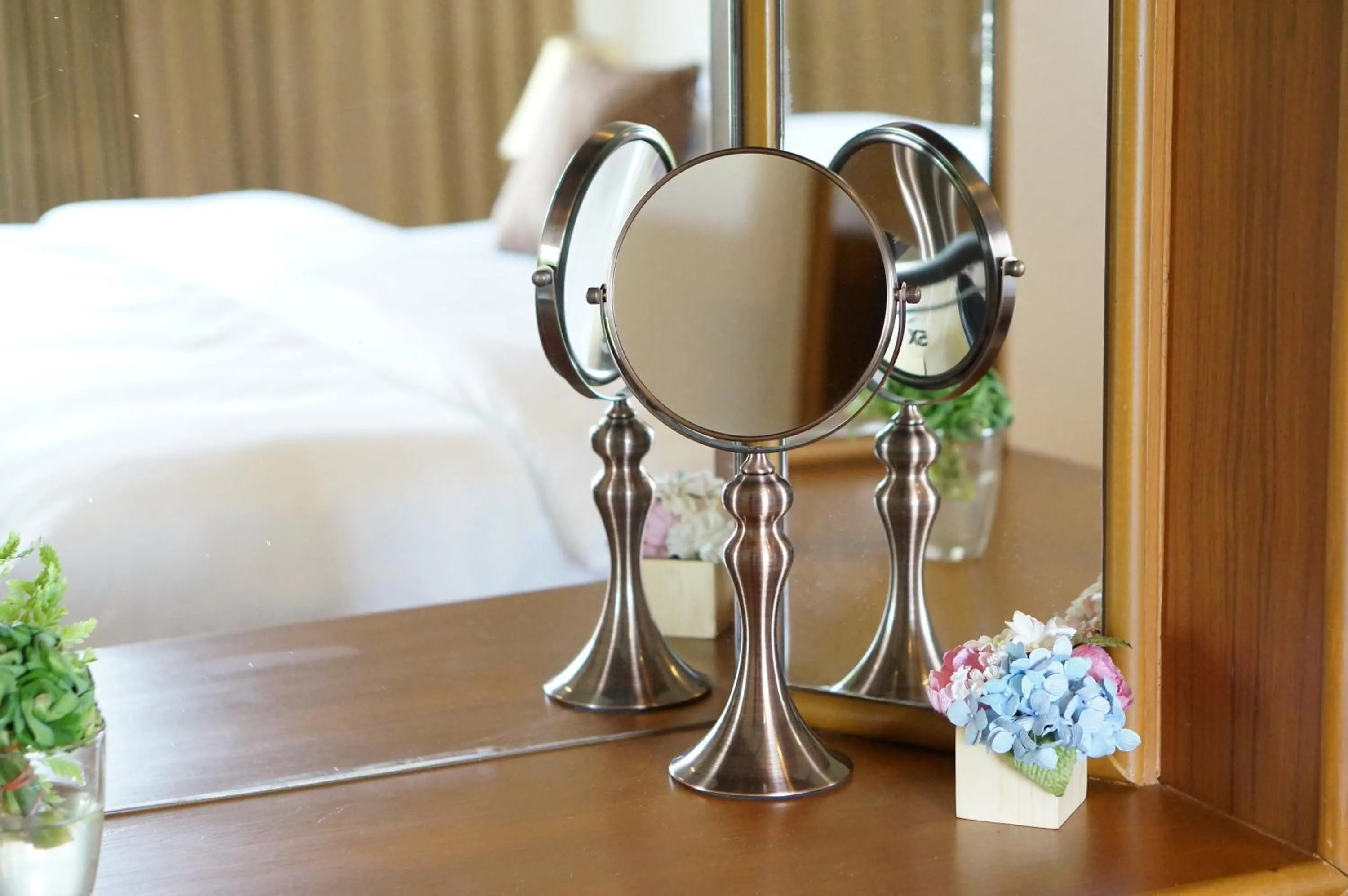 Bed in Country Lake View Hotel