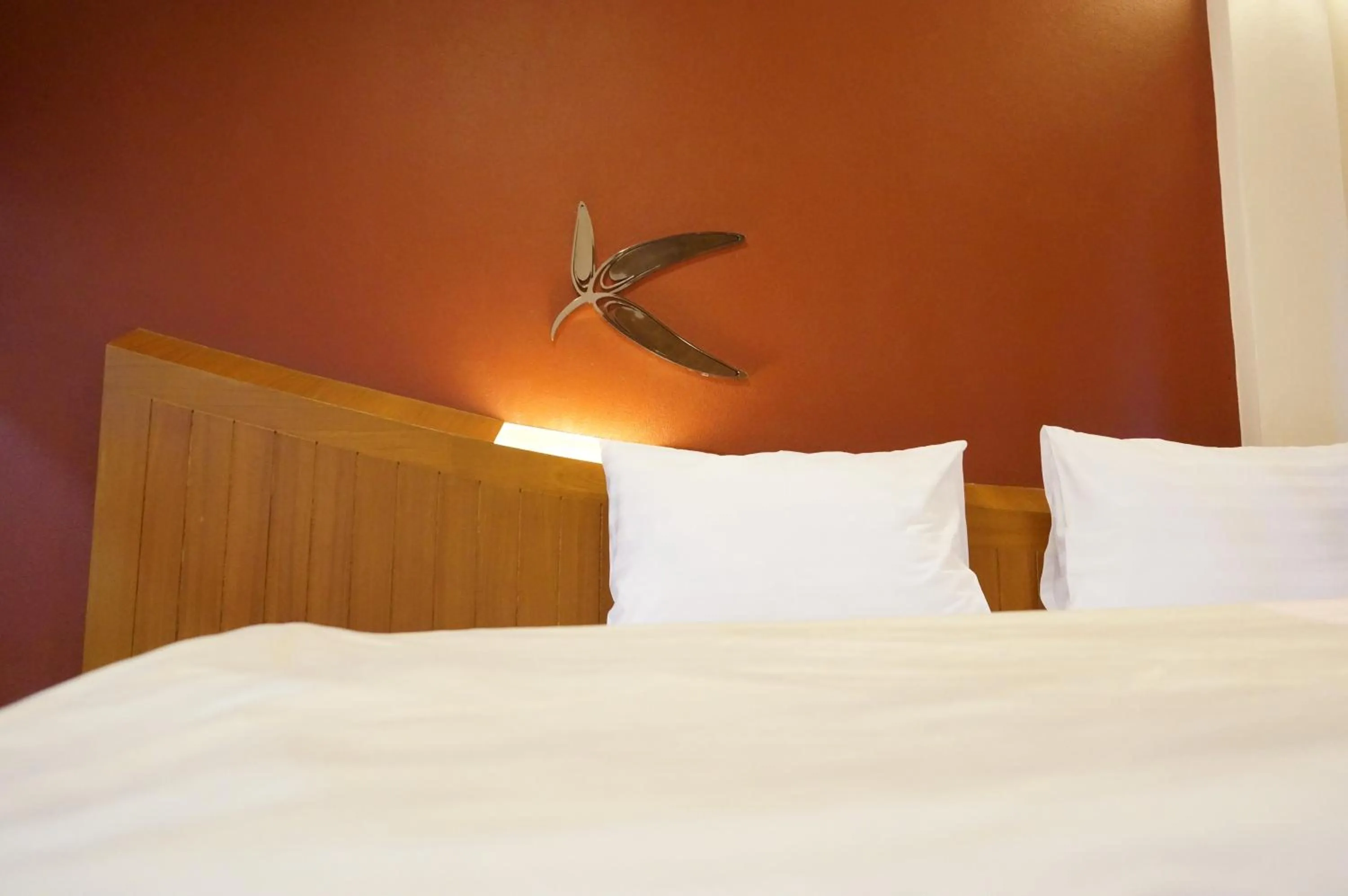 Bed in Country Lake View Hotel