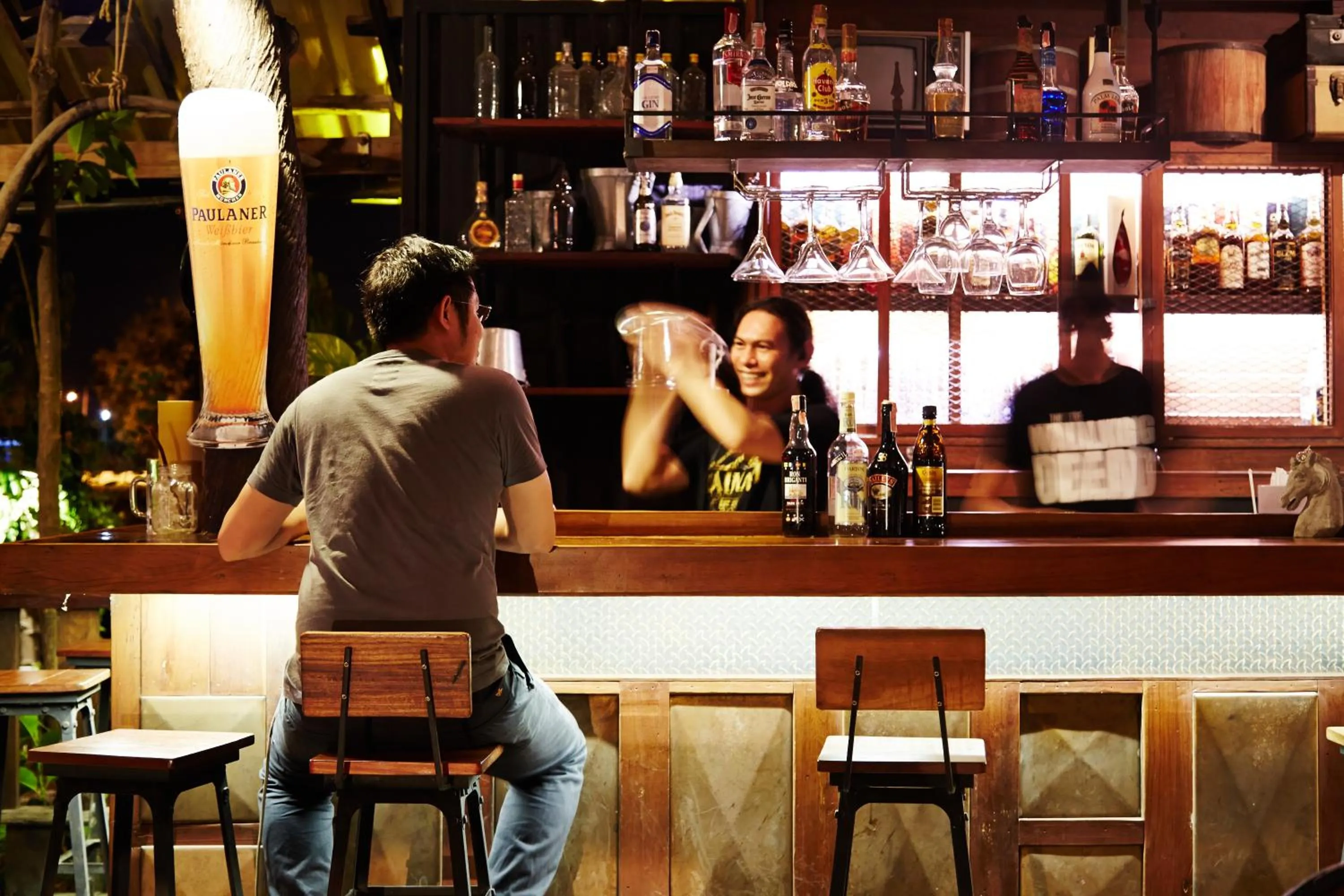 Restaurant/places to eat in Country Lake View Hotel