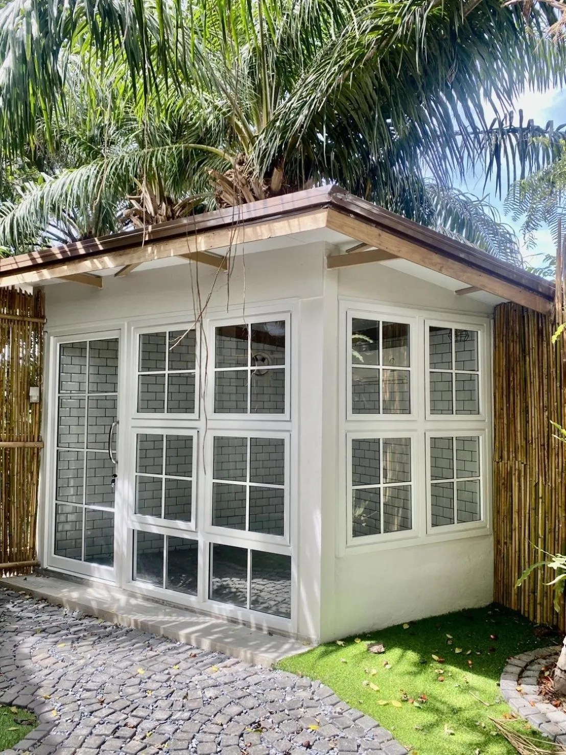 Garden view in Country Lake View Hotel