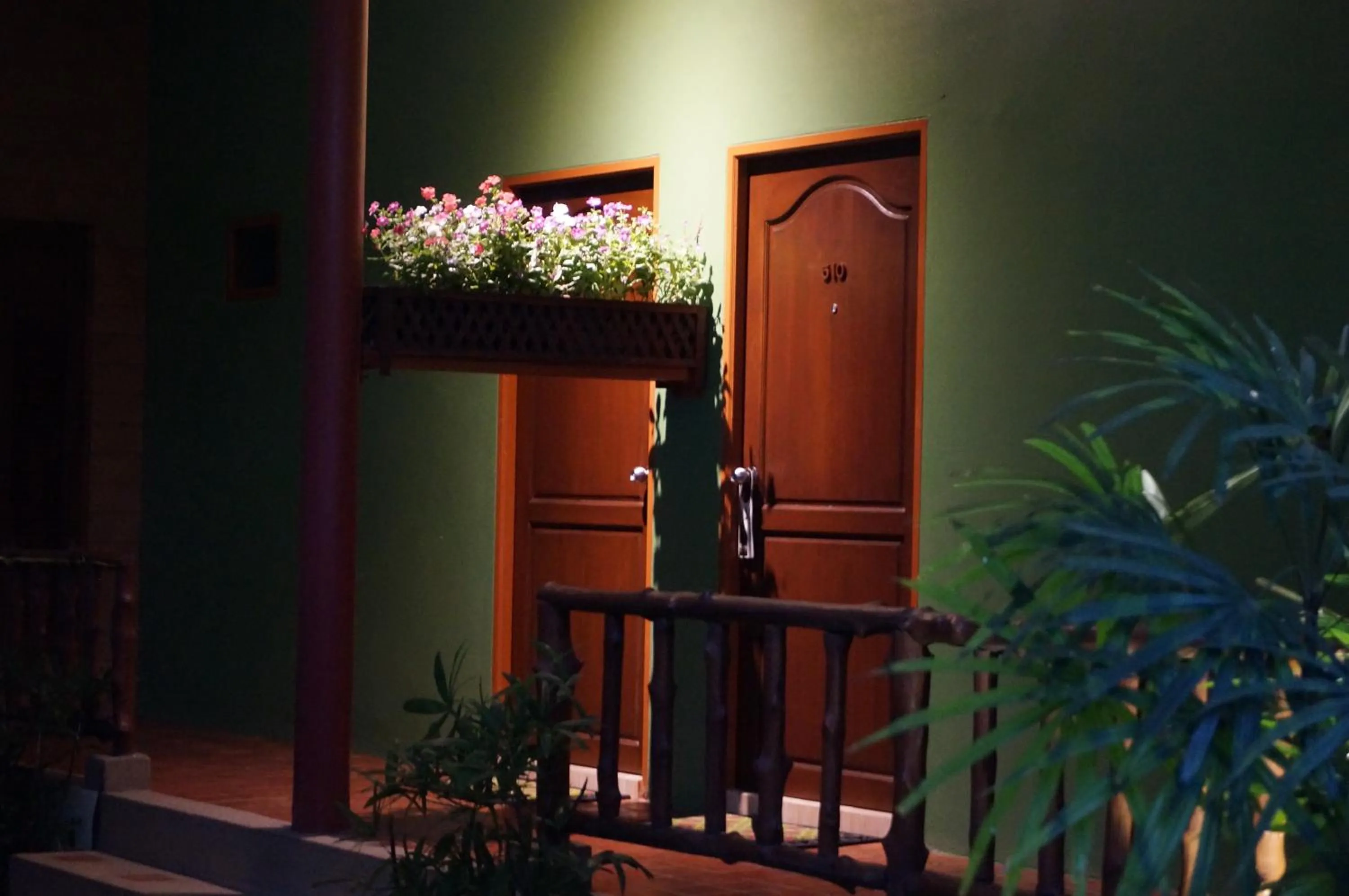 Country Lake View Hotel