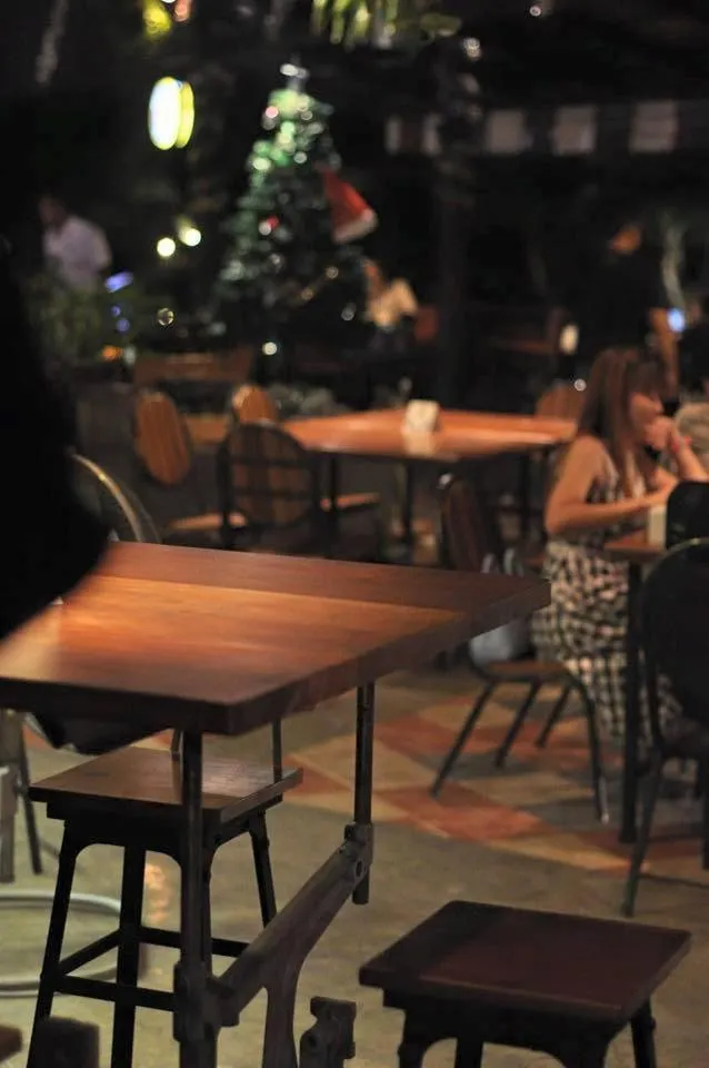 Restaurant/places to eat in Country Lake View Hotel