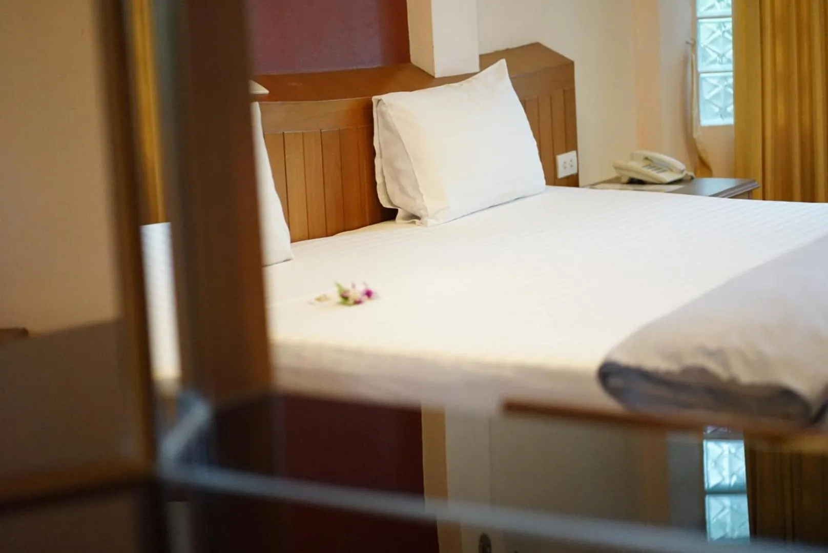 Bed in Country Lake View Hotel