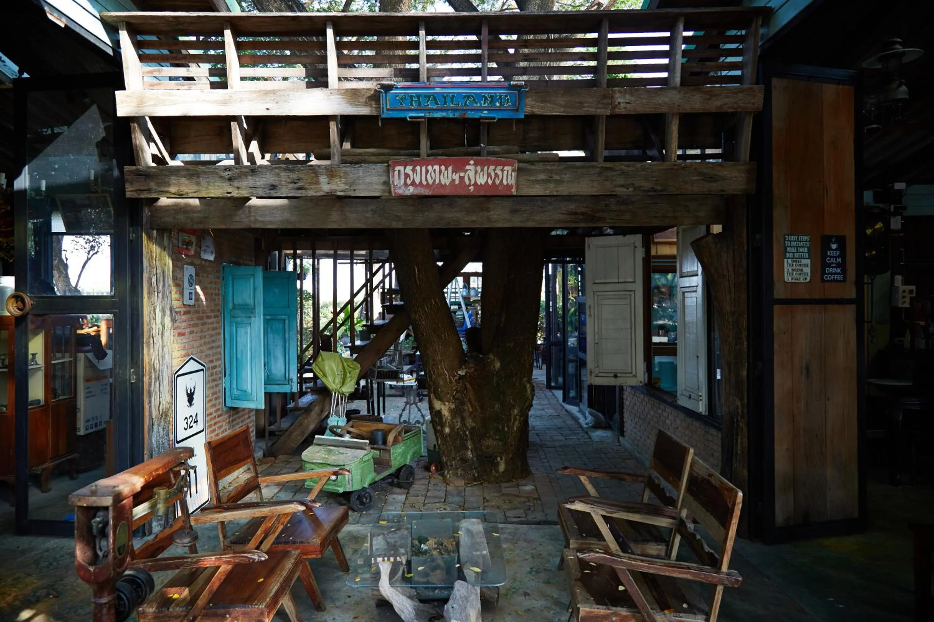 Patio in Country Lake View Hotel