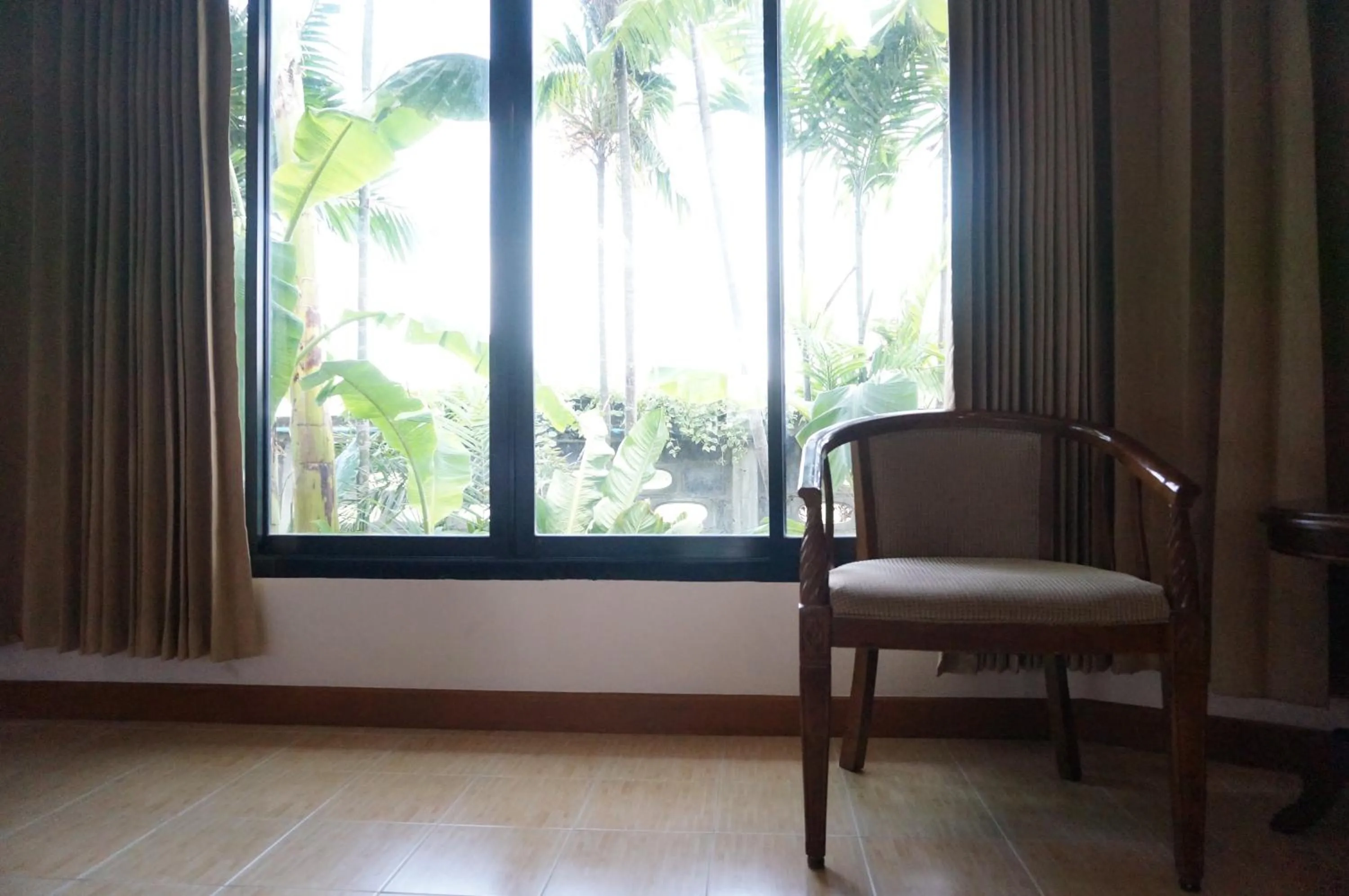 Garden view in Country Lake View Hotel