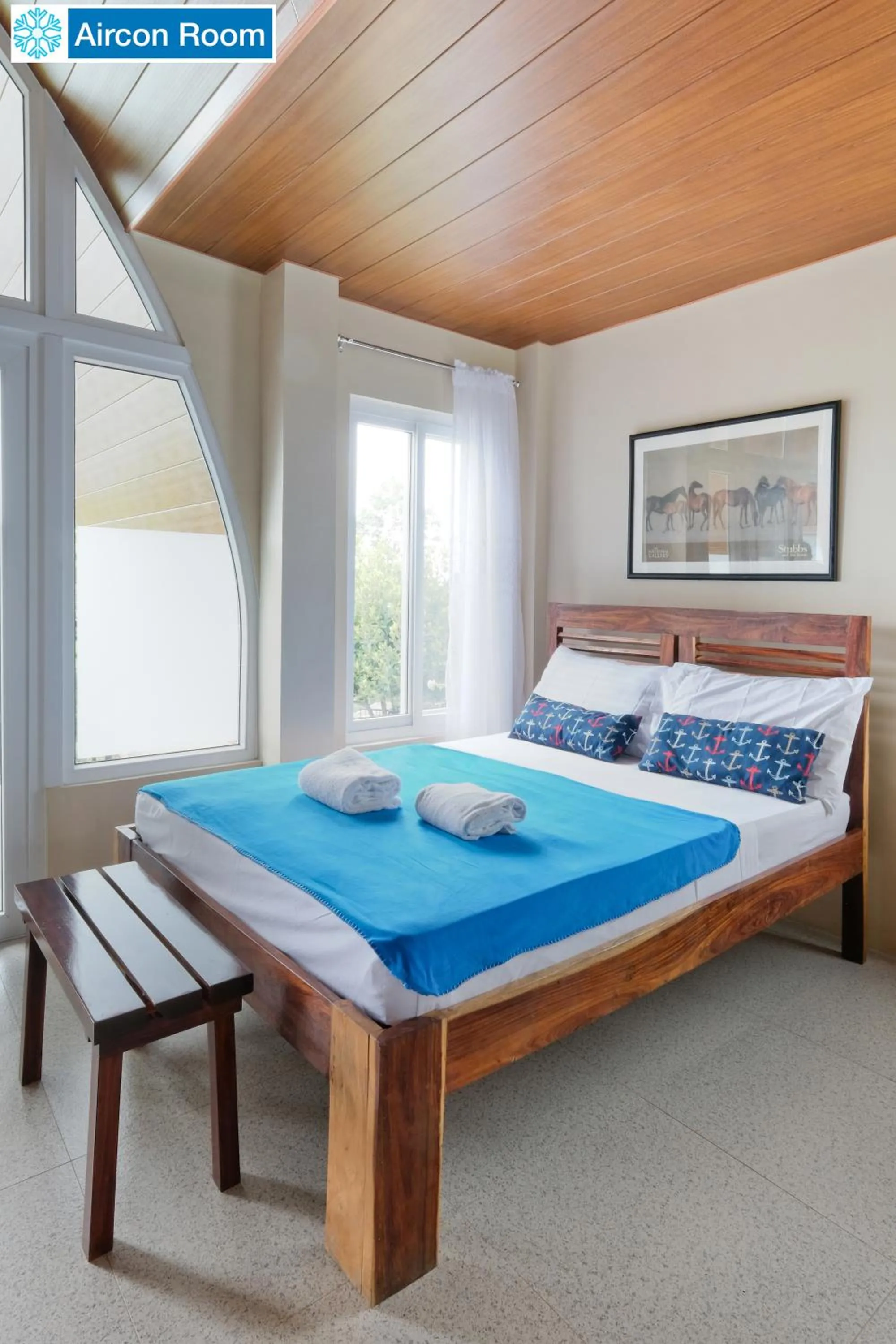 Bed in The Duyan House at Sinagtala Resort