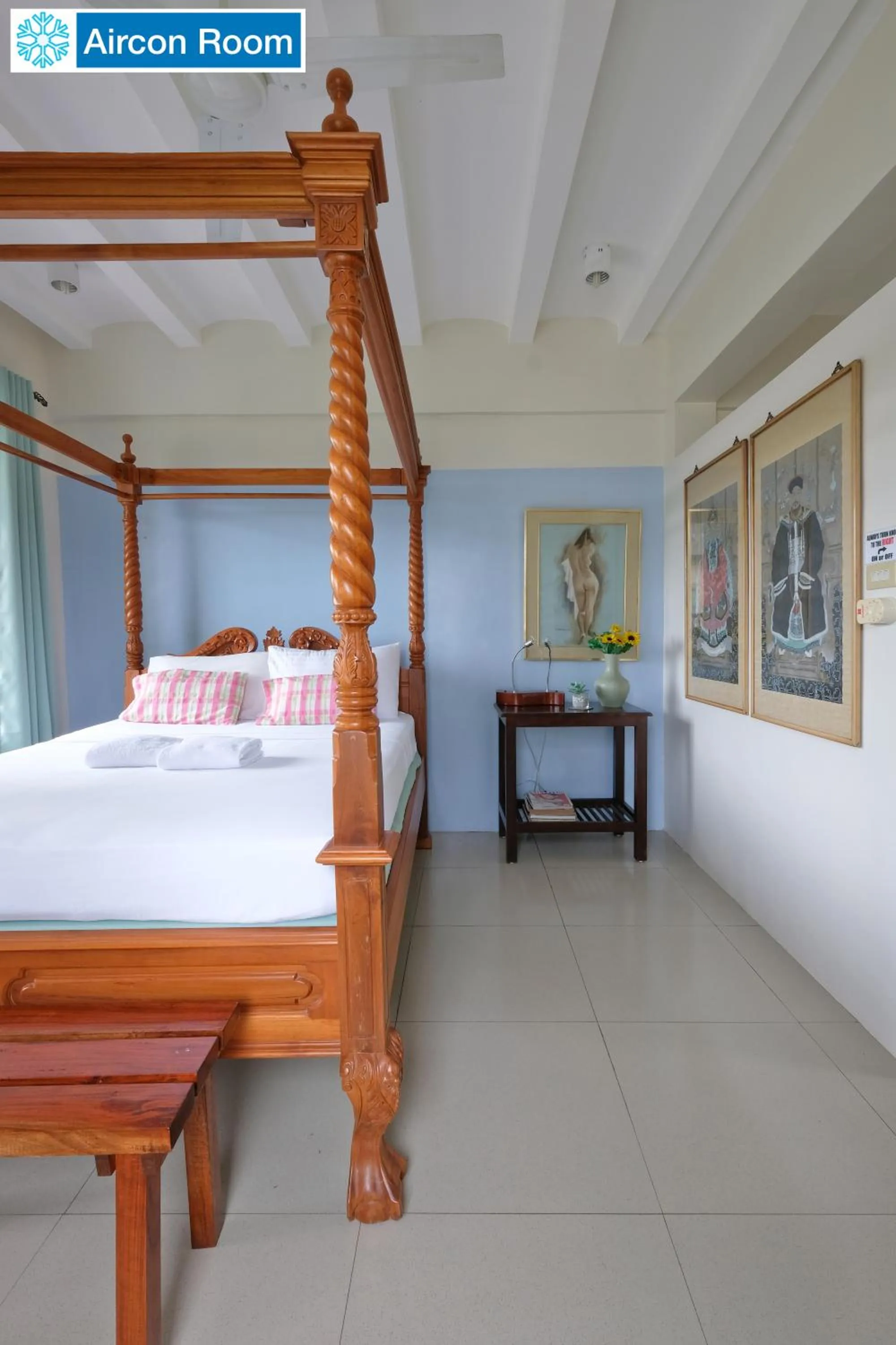 Bed in The Duyan House at Sinagtala Resort