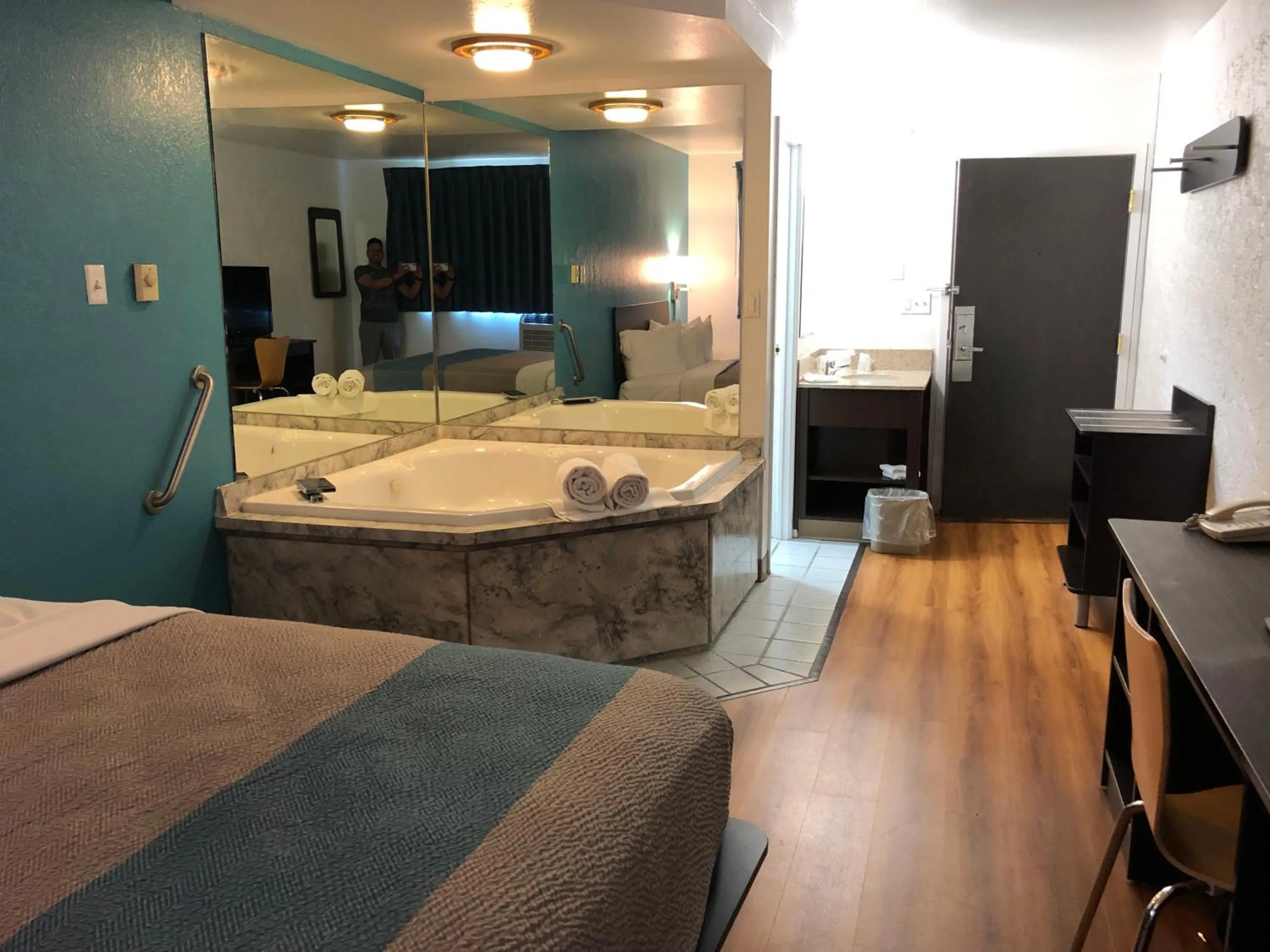 Bedroom, Bed in Motel 6-La Crosse, WI