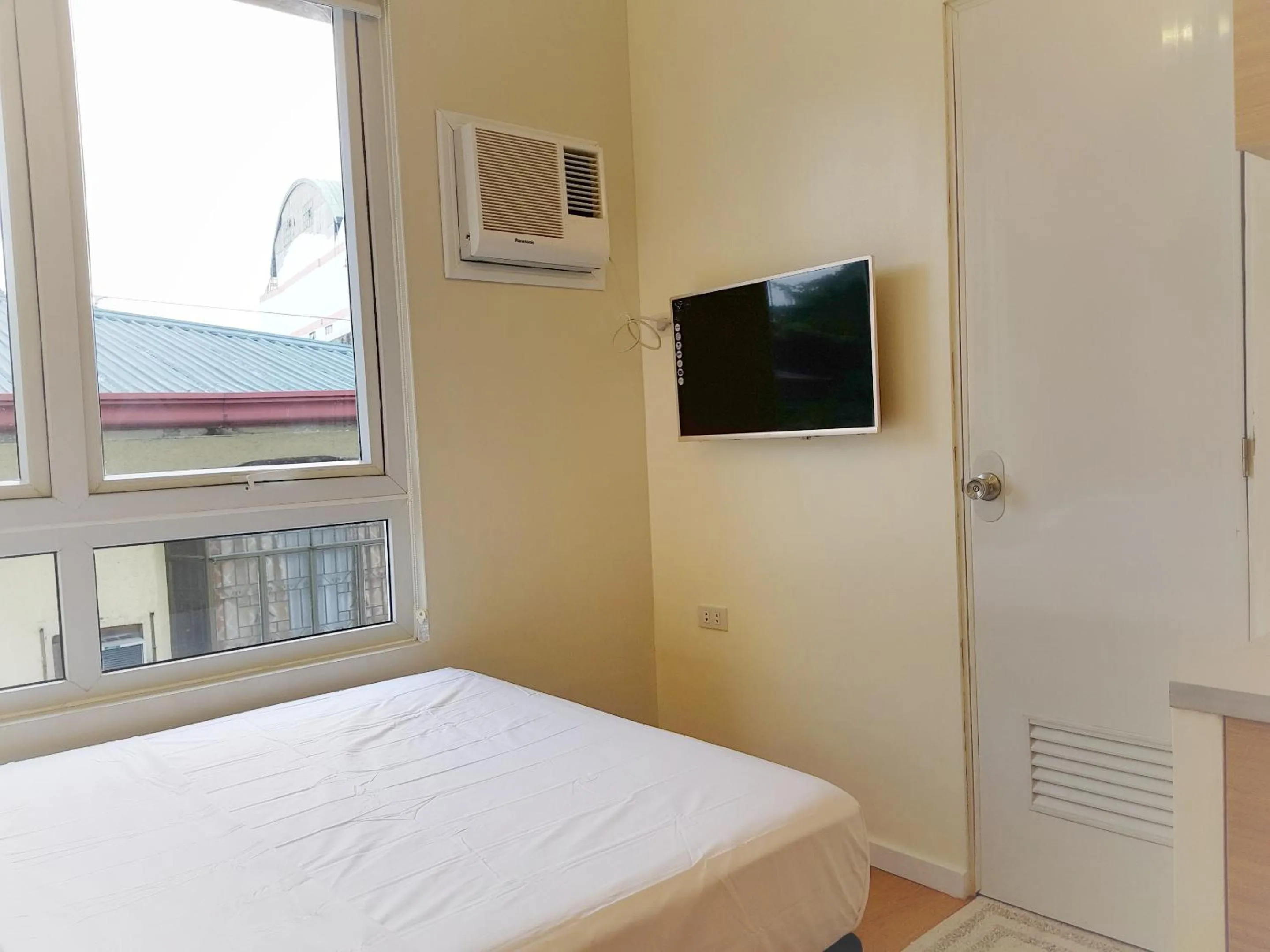 Bed in The Leaf House