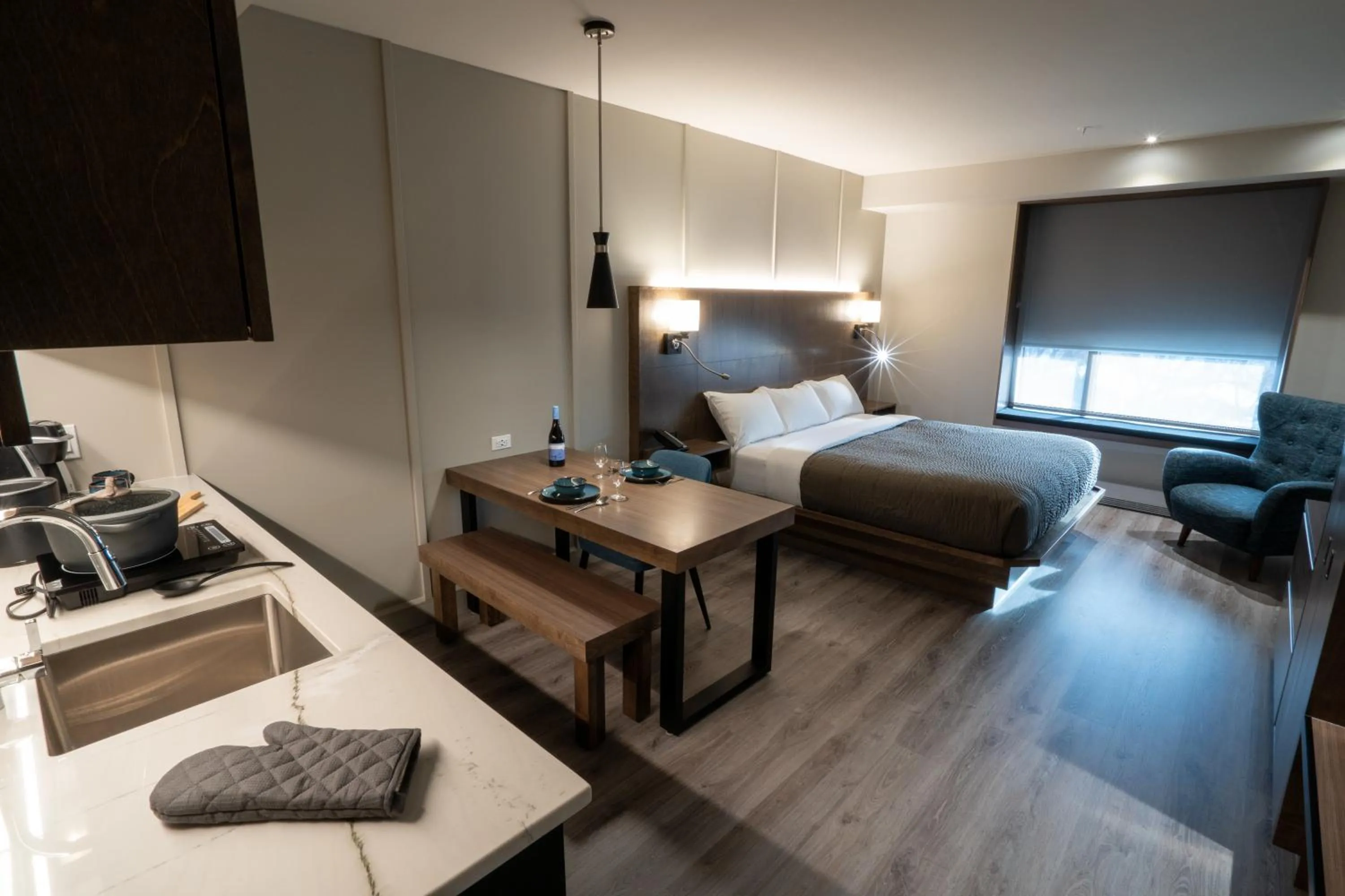 Bed in Hôtel & Suites Normandin Lévis