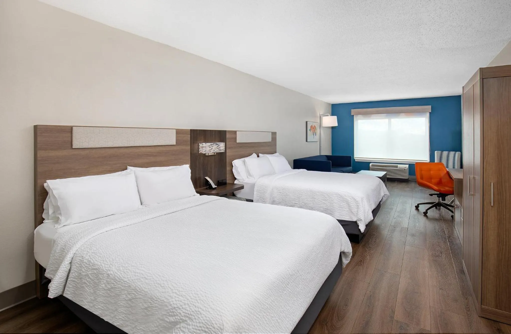 Photo of the whole room, Bed in Holiday Inn Express Hotel & Suites Ooltewah Springs - Chattanooga by IHG