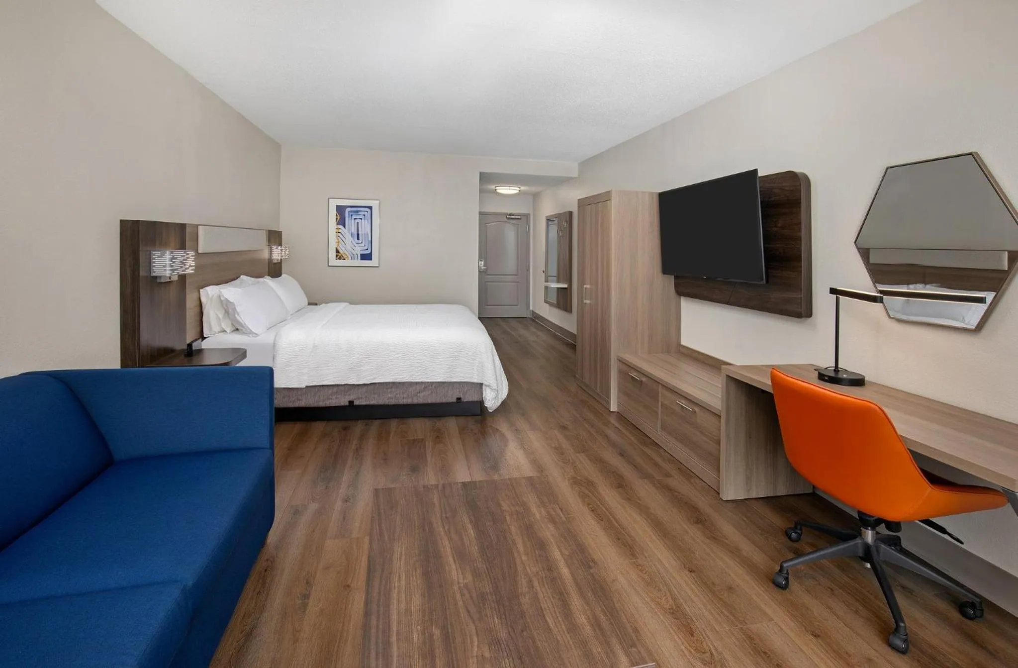 Photo of the whole room, Bed in Holiday Inn Express Hotel & Suites Ooltewah Springs - Chattanooga by IHG