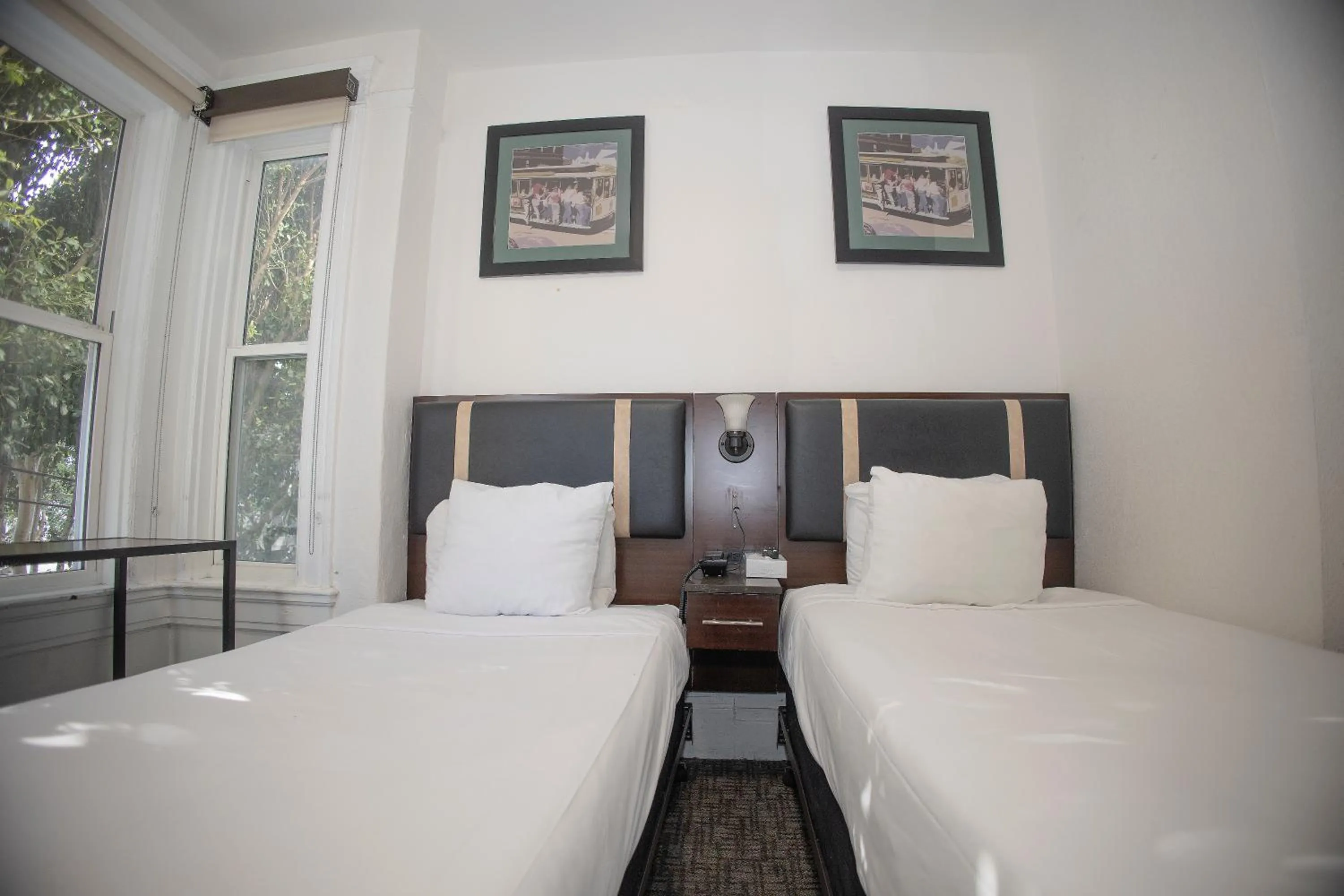 Bedroom, Bed in Casa Loma Hotel