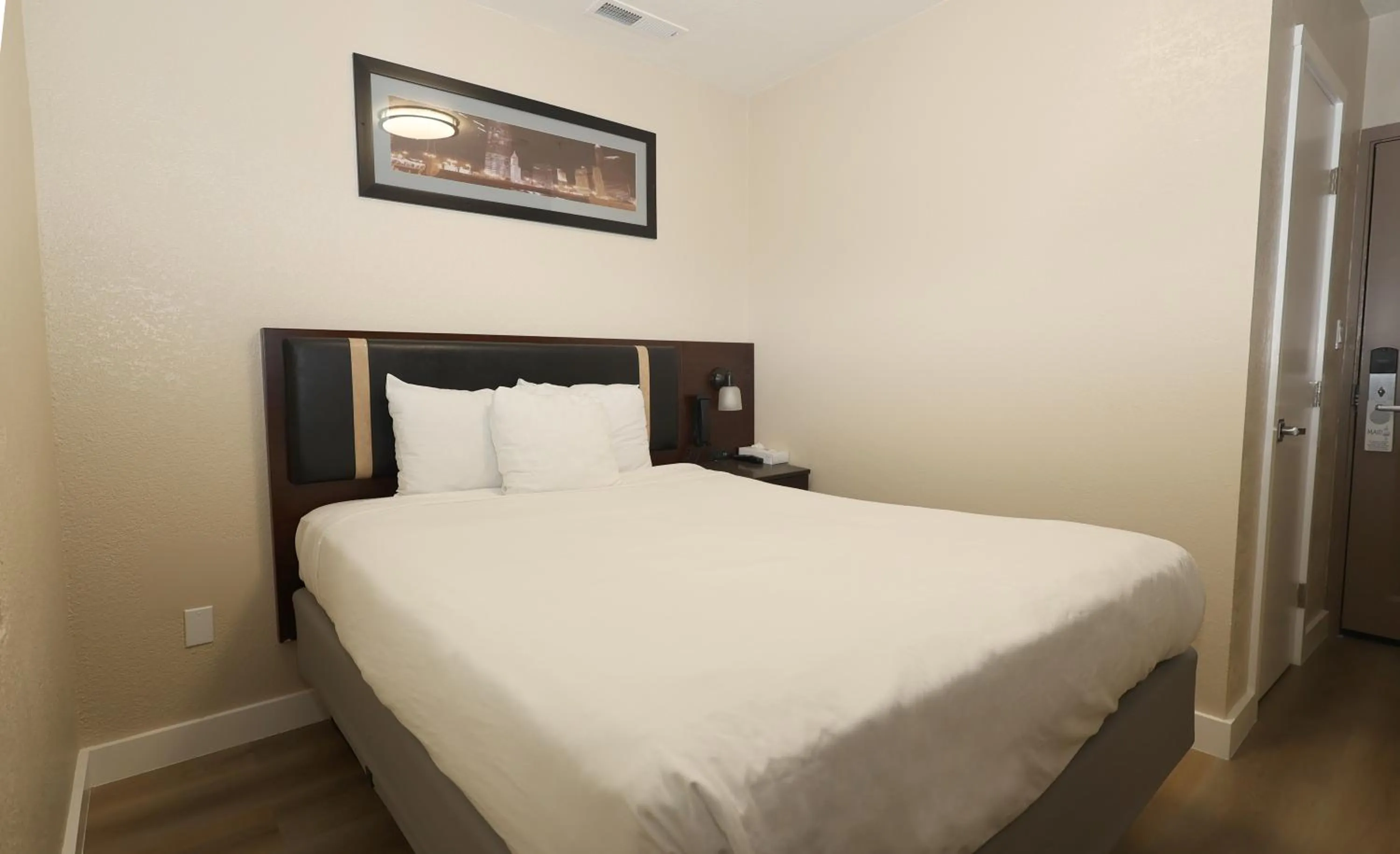 Bed in Casa Loma Hotel