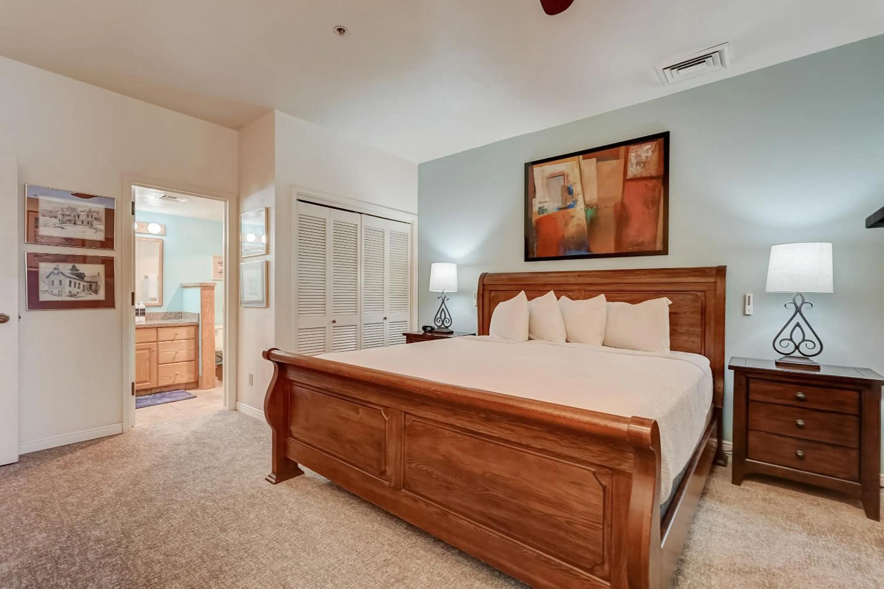 Bedroom, Bed in The Lodge at the Mountain Village by All Seasons Resort Lodging