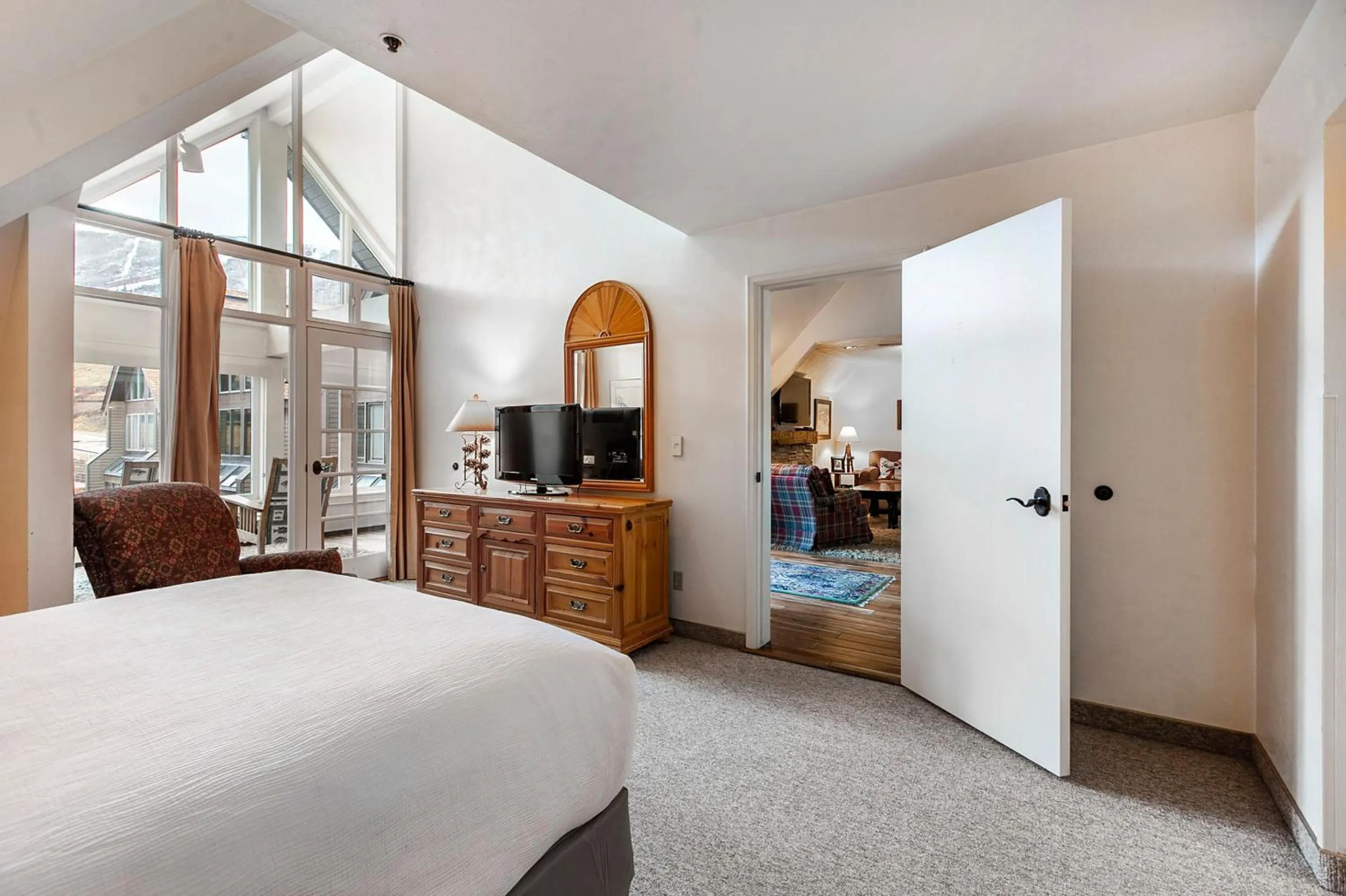 Bed in The Lodge at the Mountain Village by All Seasons Resort Lodging