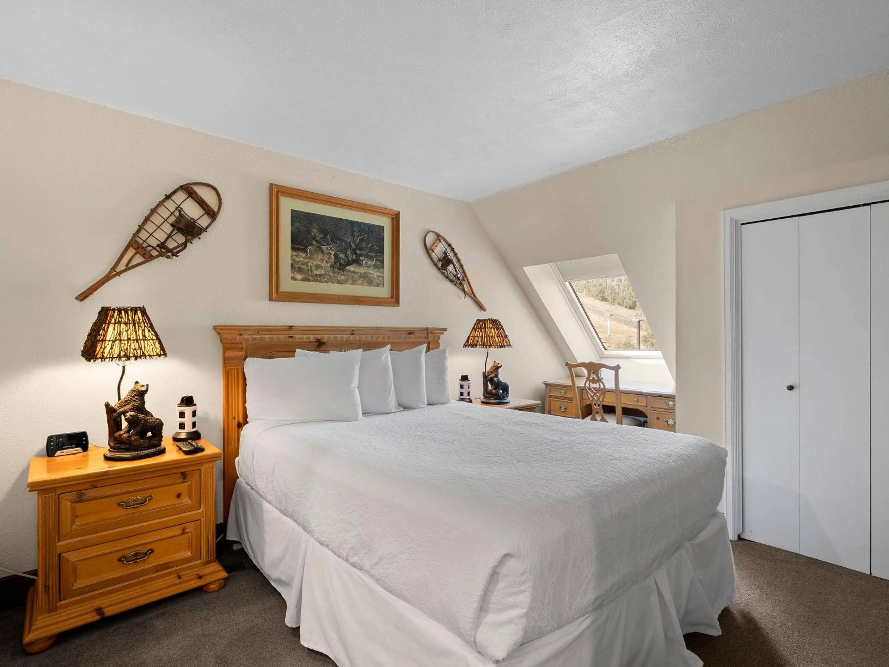 Bed in The Lodge at the Mountain Village by All Seasons Resort Lodging