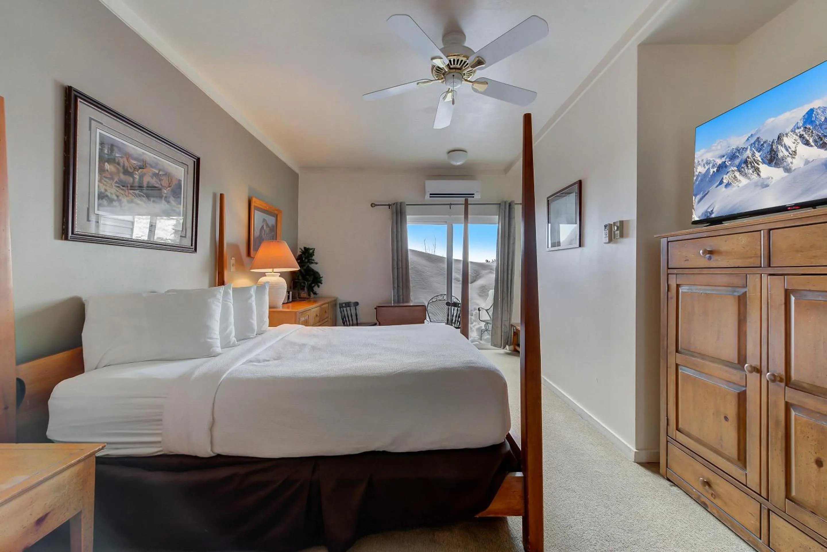 Bed in The Lodge at the Mountain Village by All Seasons Resort Lodging