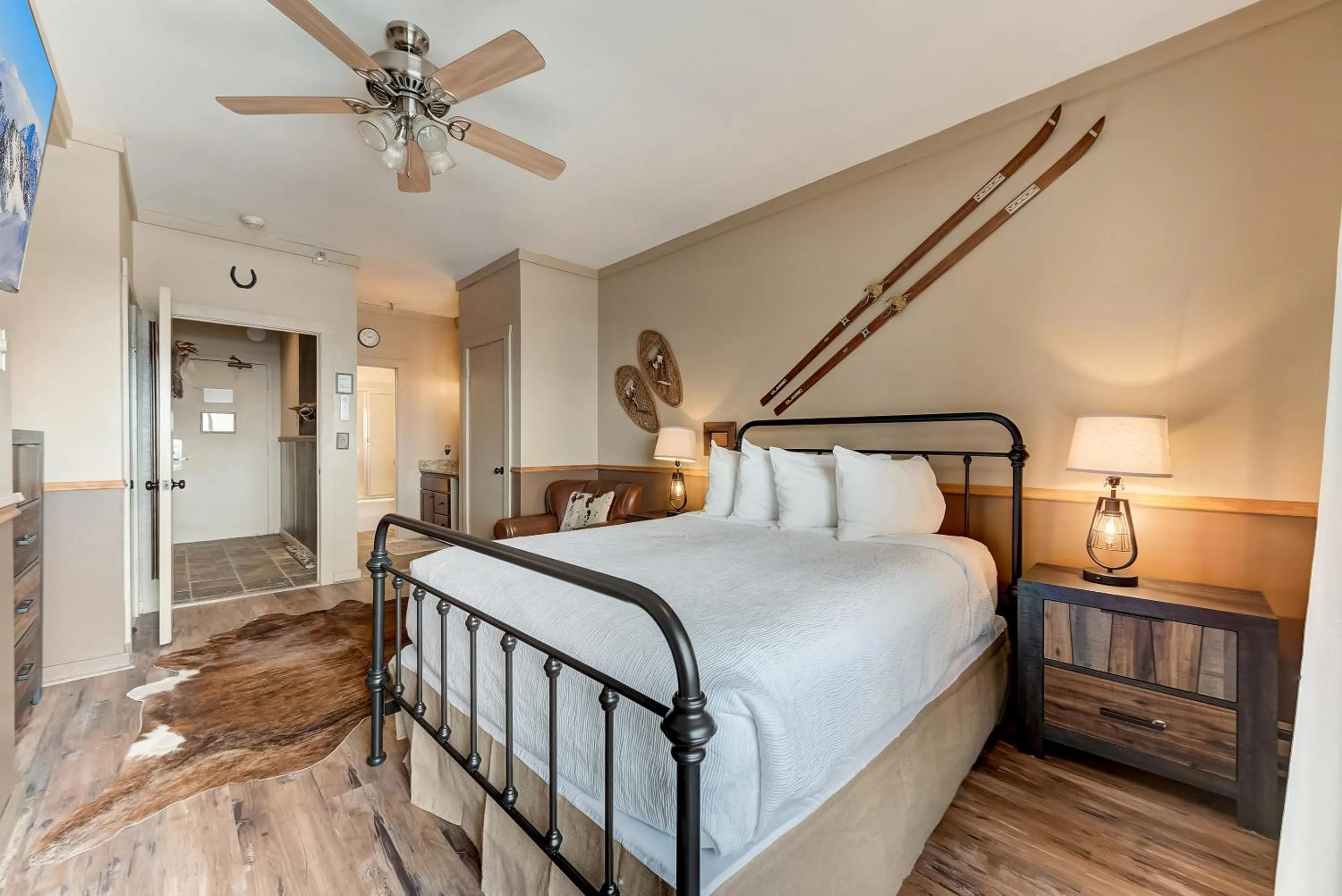 Bed in The Lodge at the Mountain Village by All Seasons Resort Lodging