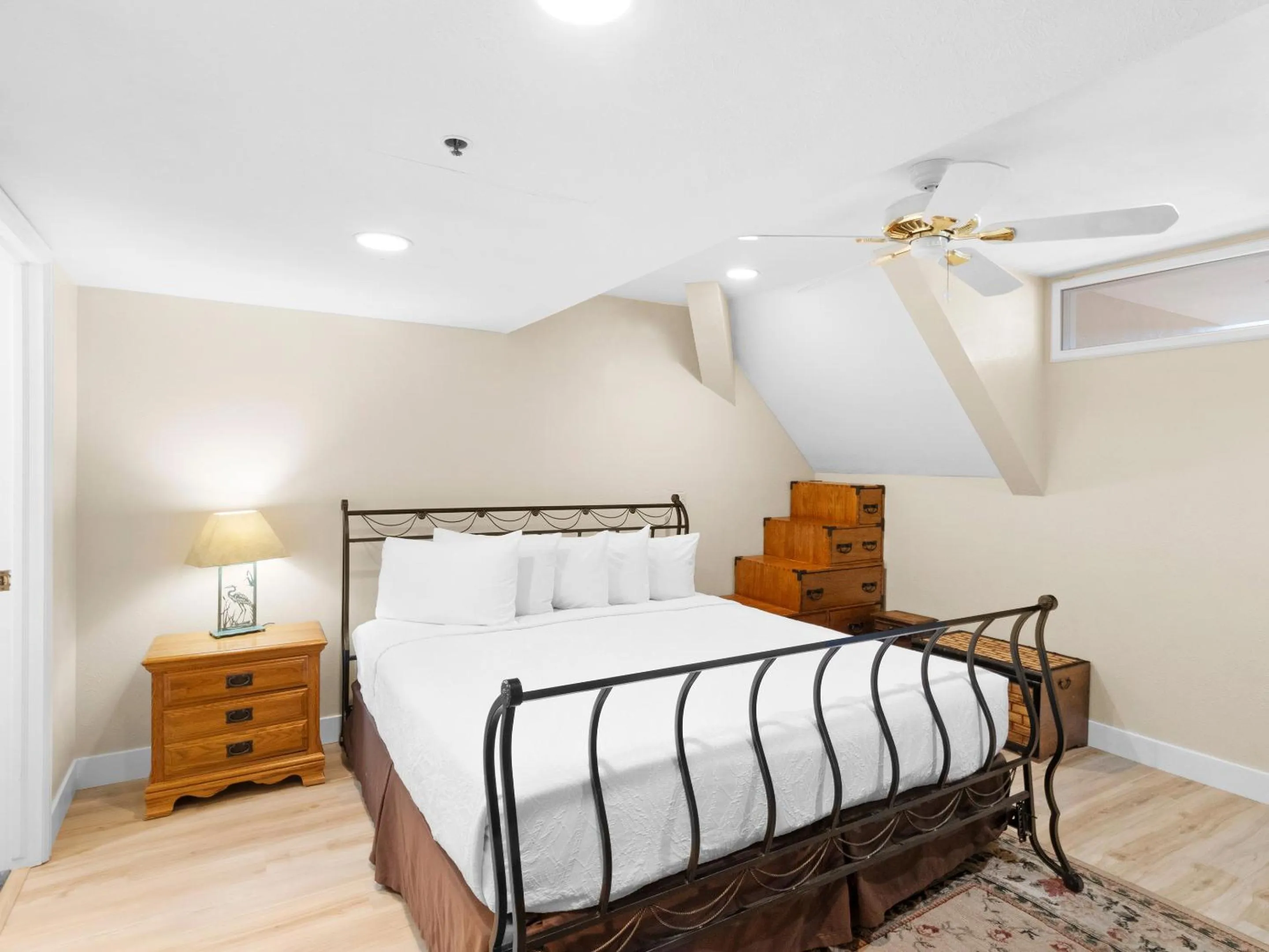 Bed in The Lodge at the Mountain Village by All Seasons Resort Lodging