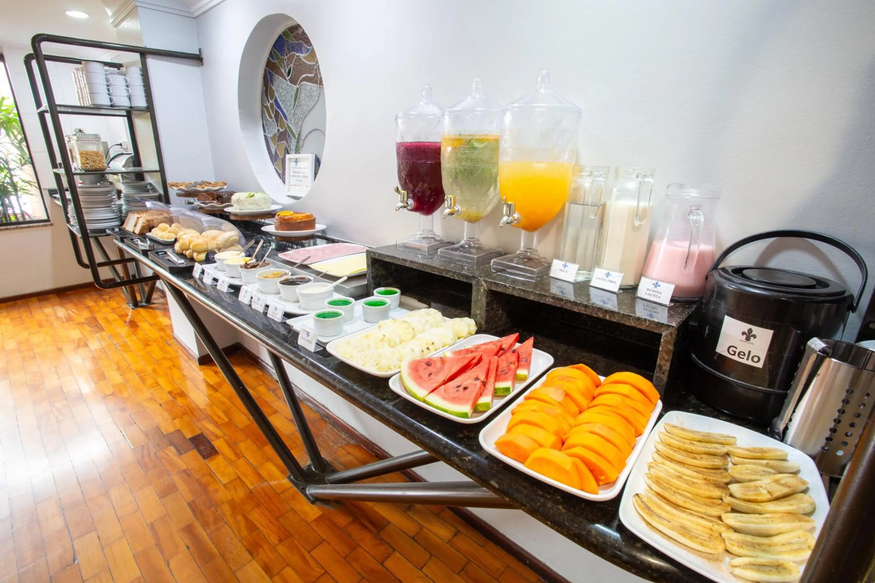 Food and drinks in Oscar Hotel