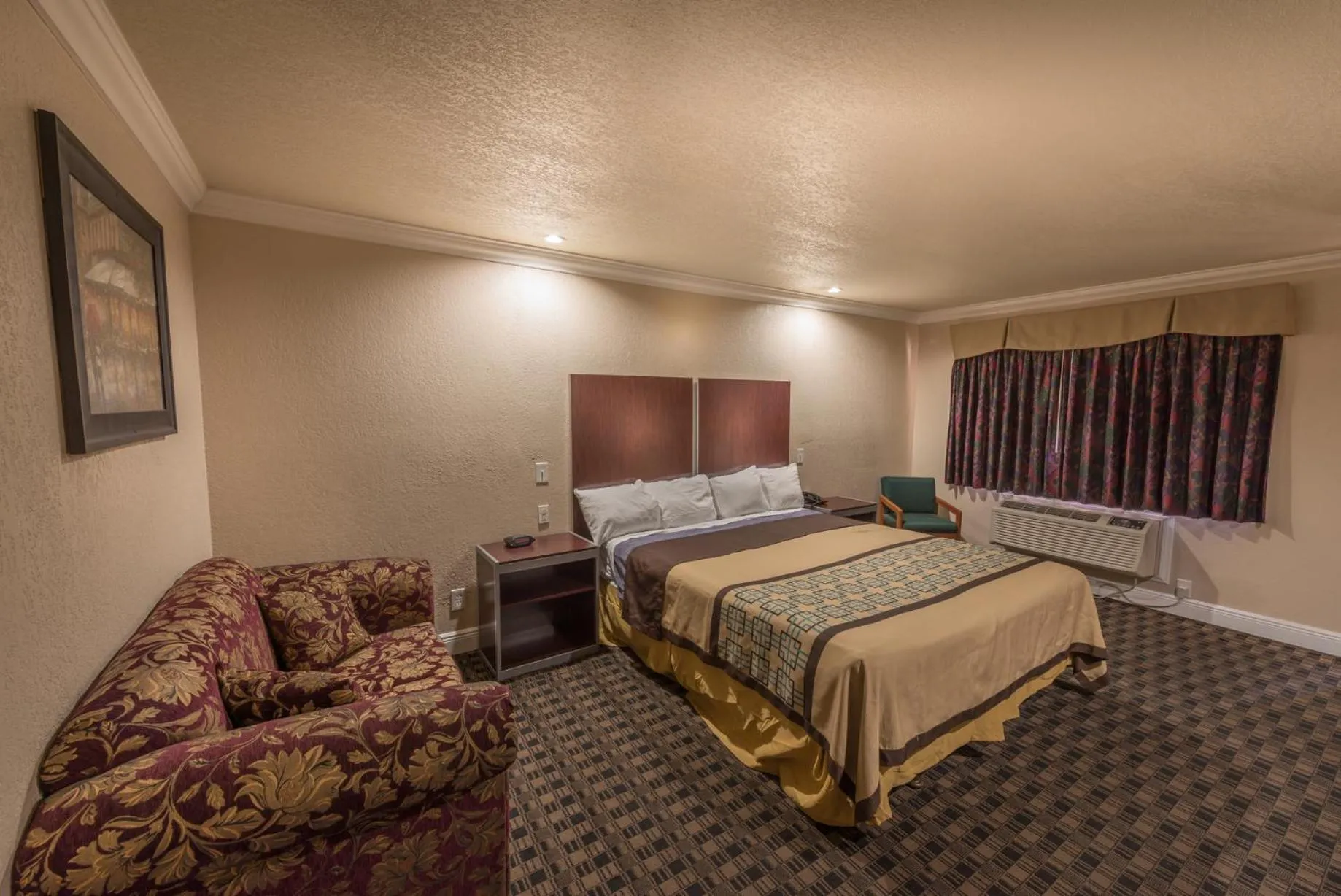 Bed in Edge Water Inn