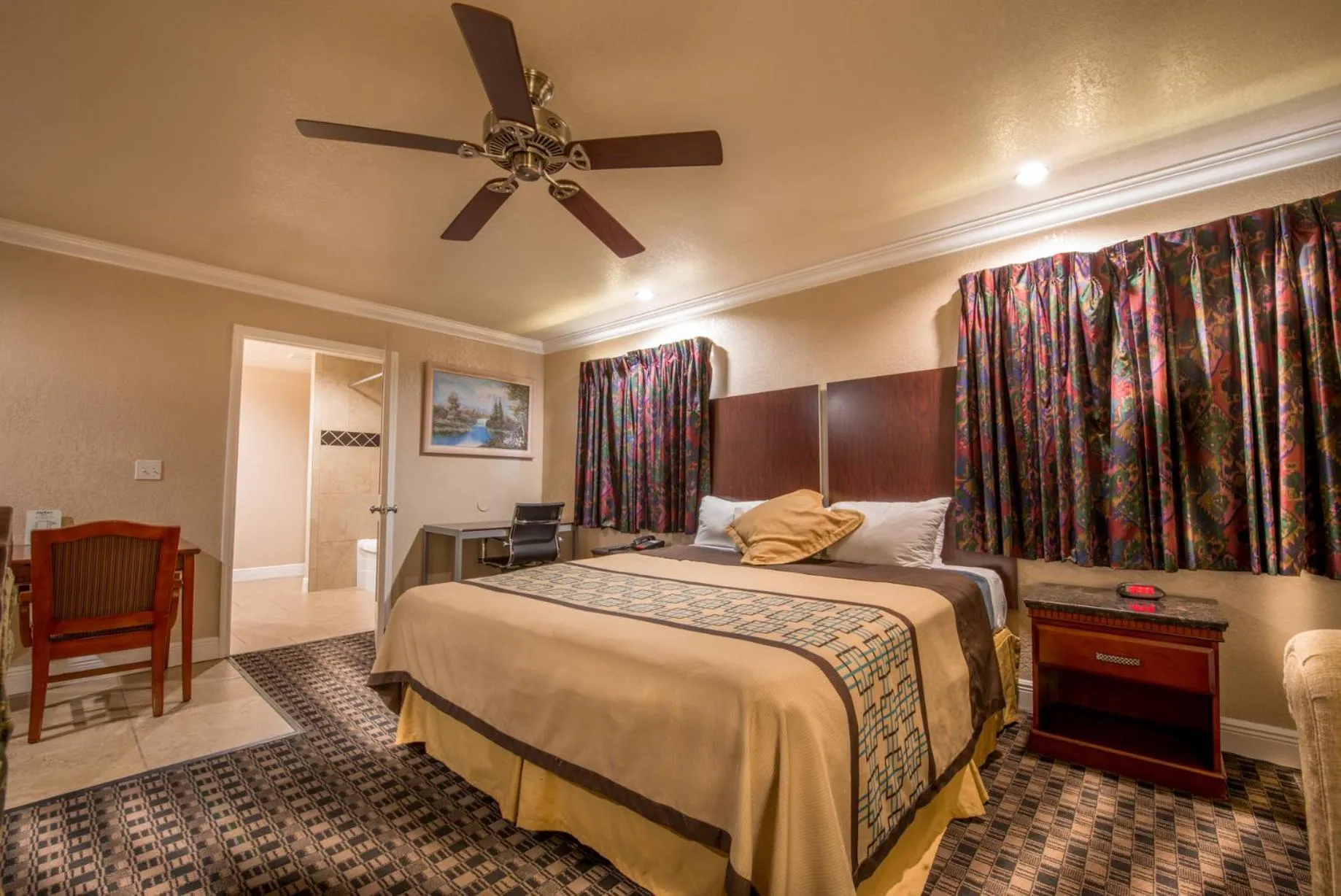 Bed in Edge Water Inn