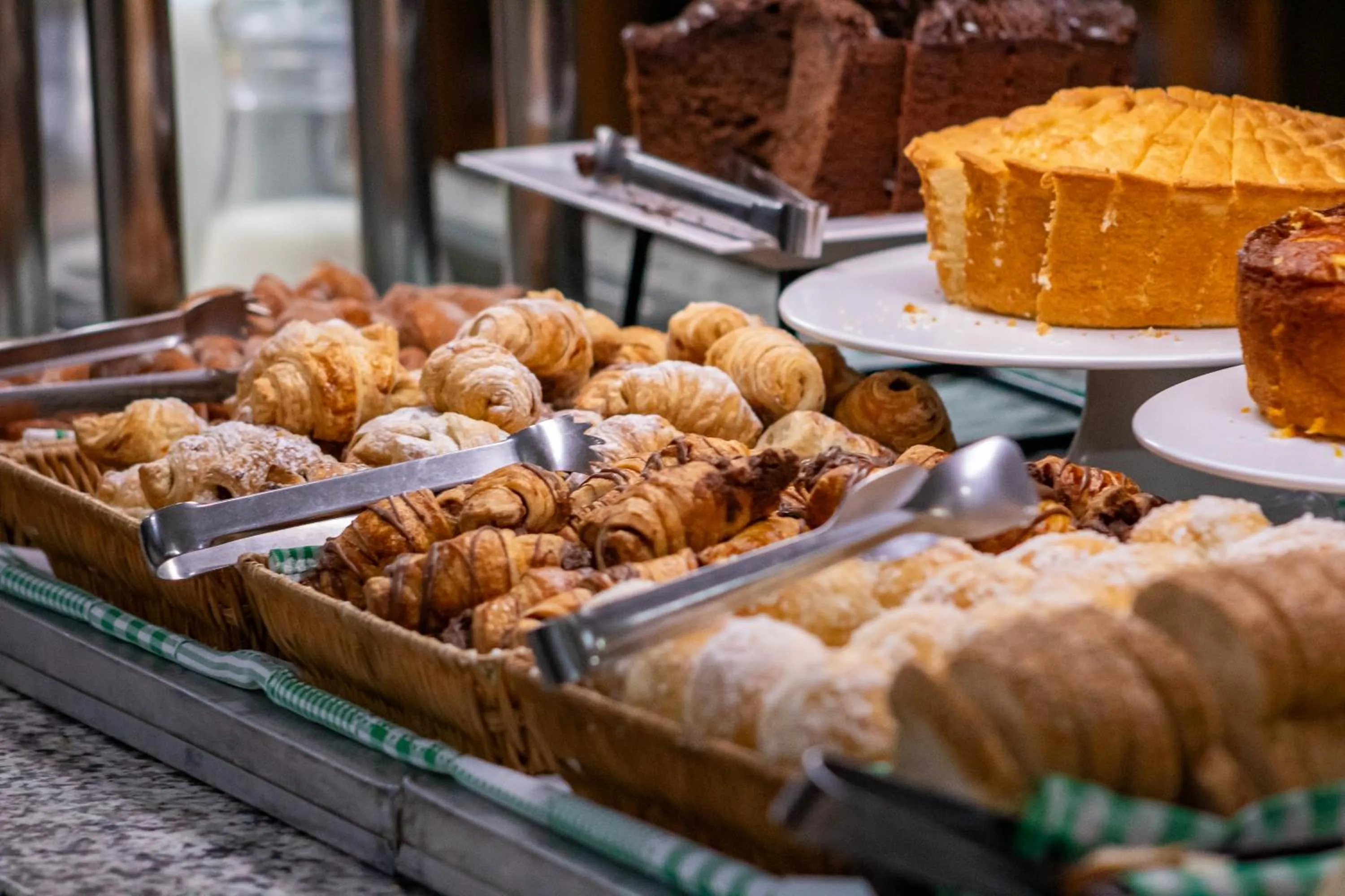 Breakfast in Hotel e Pousada Caroline