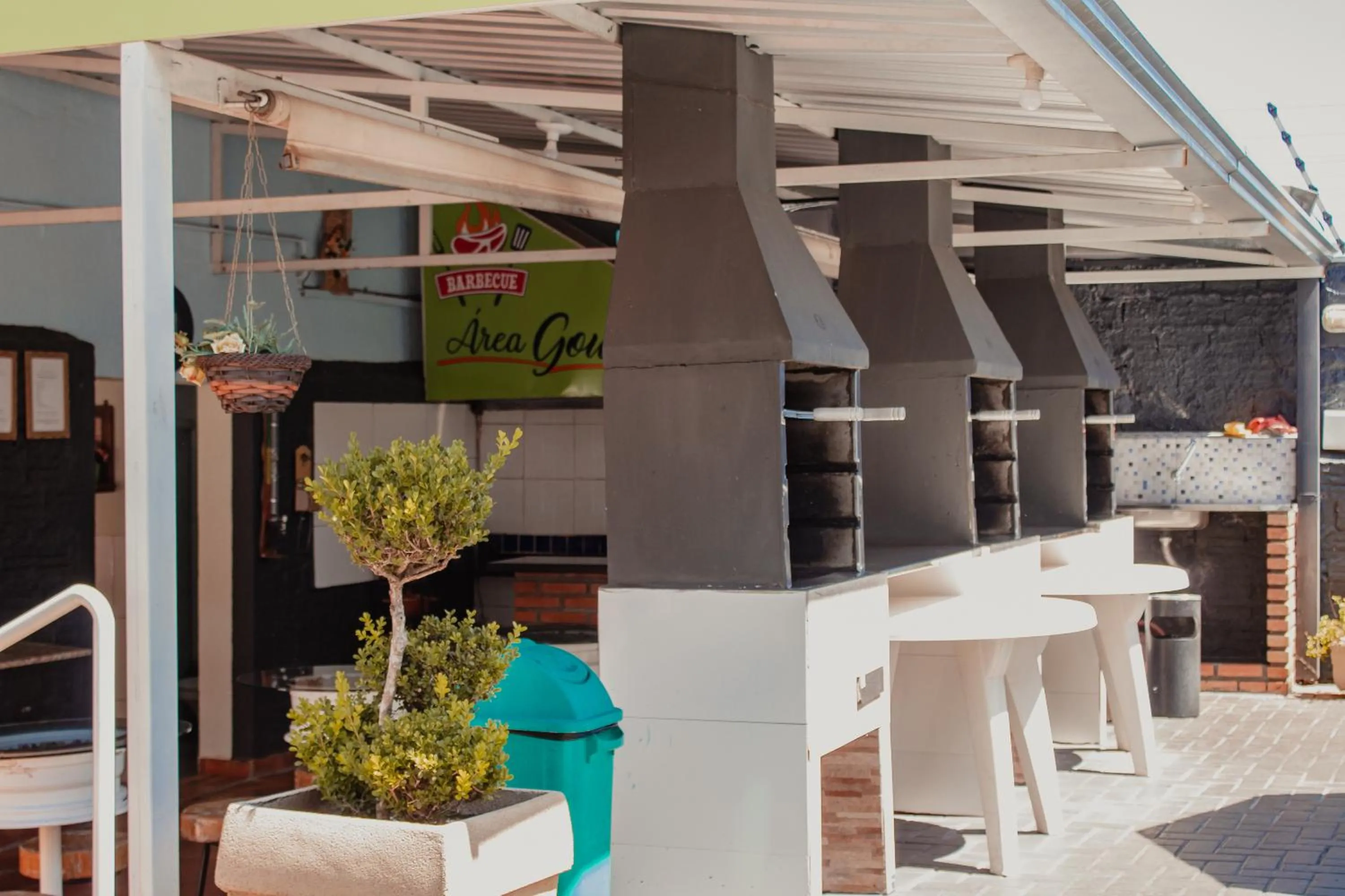 BBQ facilities in Hotel e Pousada Caroline