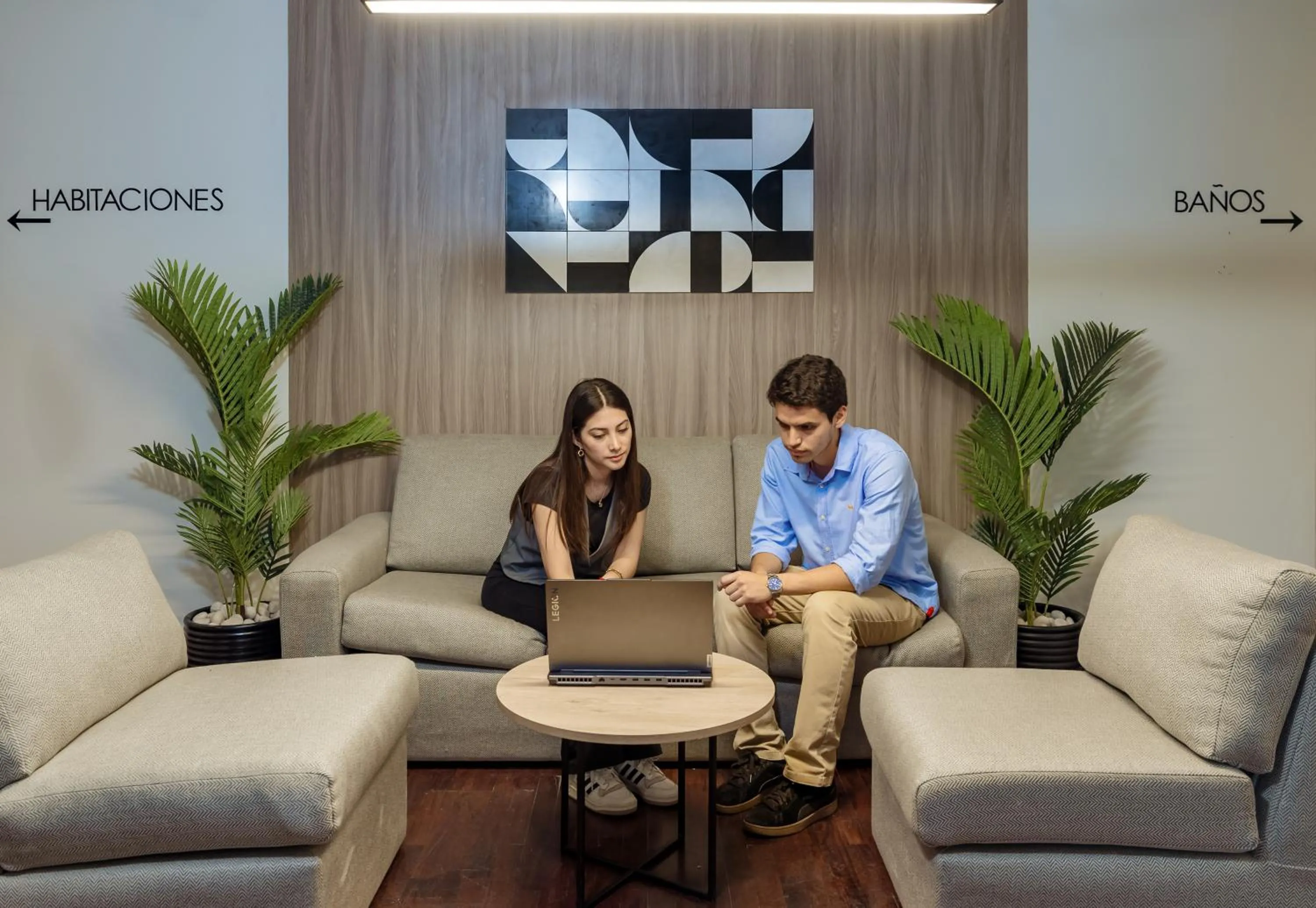 People in Miraflores Suites Centro