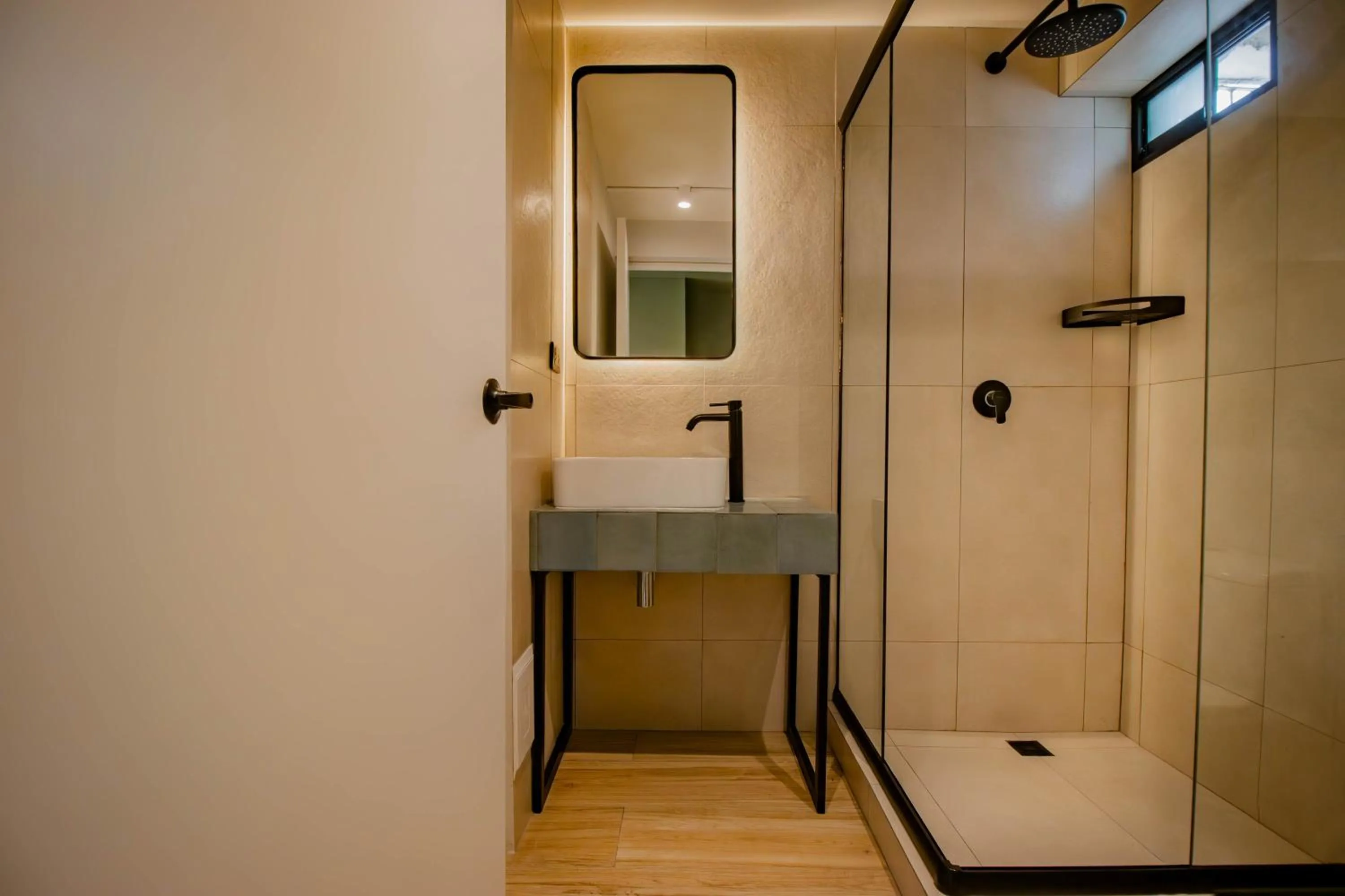 Shower in Miraflores Suites Centro