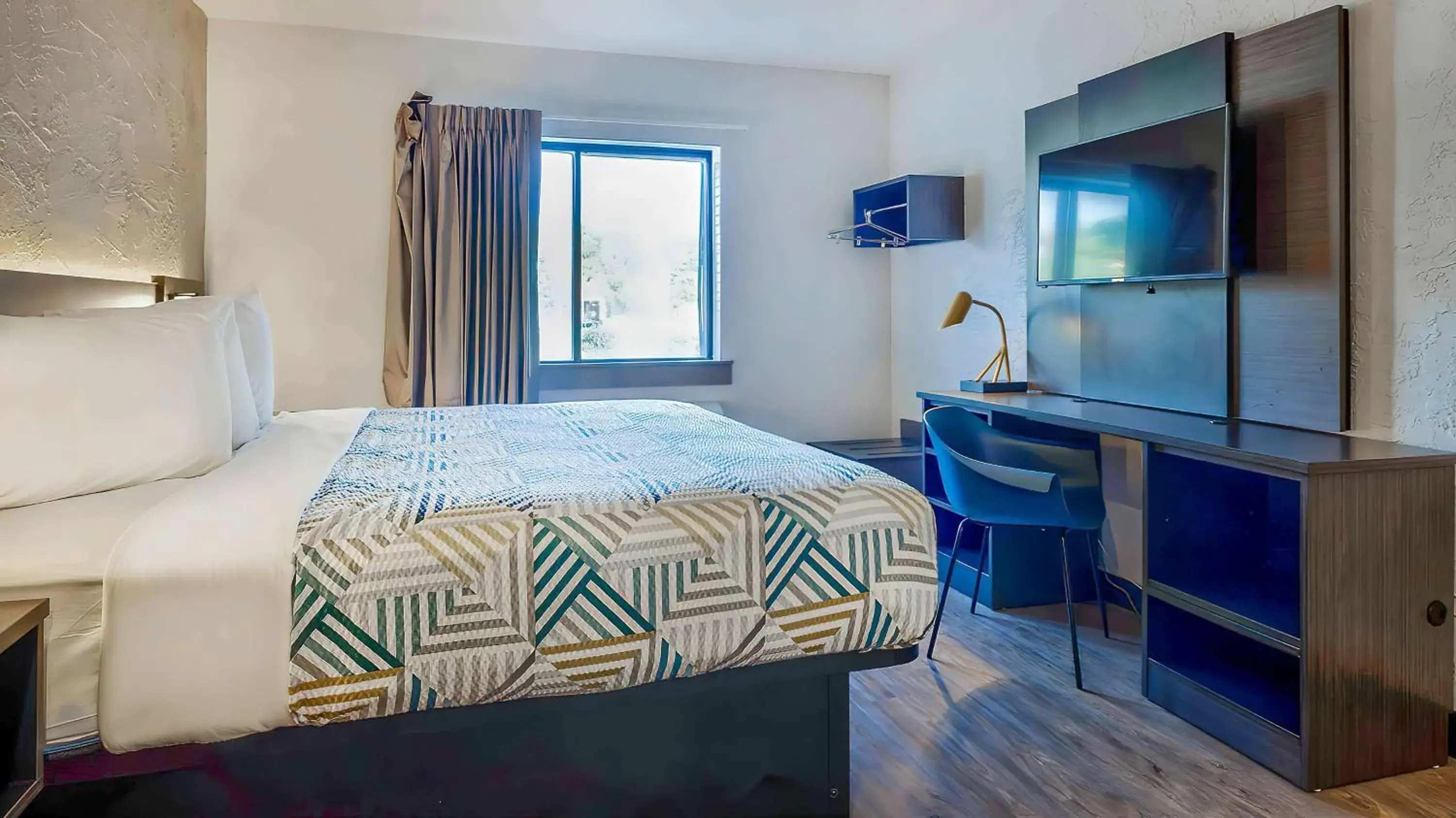 King Room - Non-Smoking in Motel 6-Milwaukee, WI - Glendale King Room - Non-Smoking in Motel 6-Milwaukee, WI - Glendale