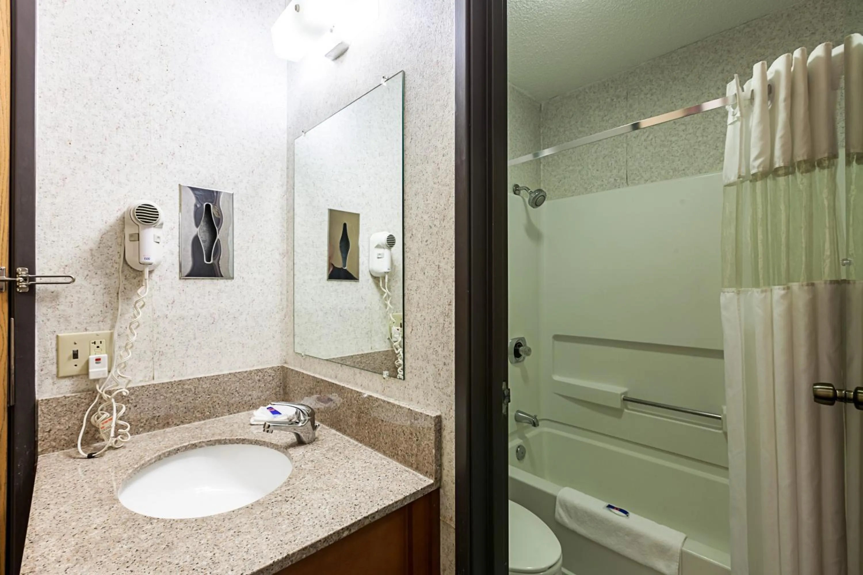 Bathroom in Motel 6-Milwaukee, WI - Glendale