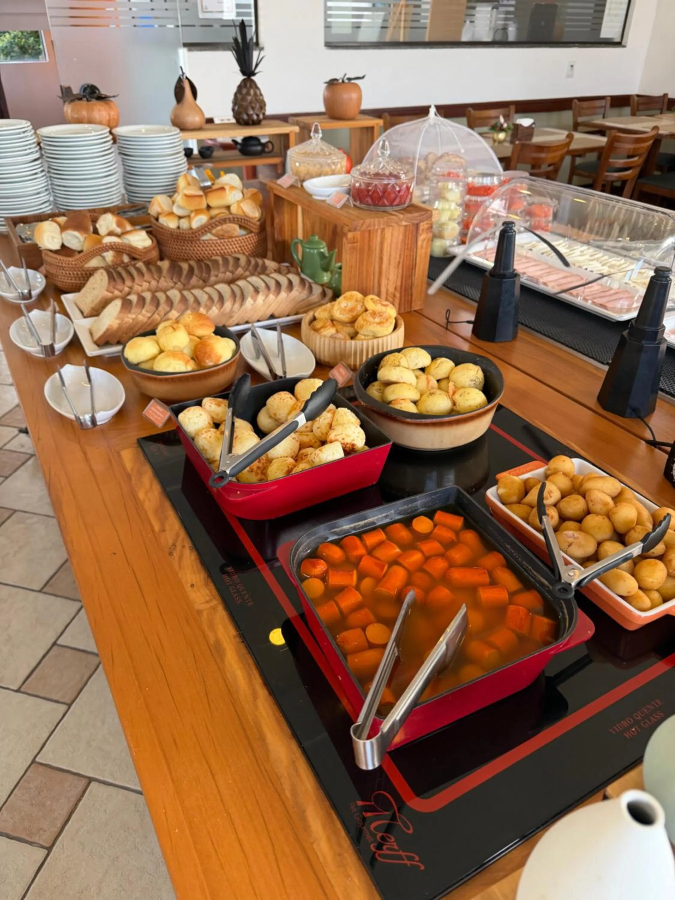 Buffet breakfast in Hotel Ilhas do Caribe - Na melhor região da Praia da Enseada