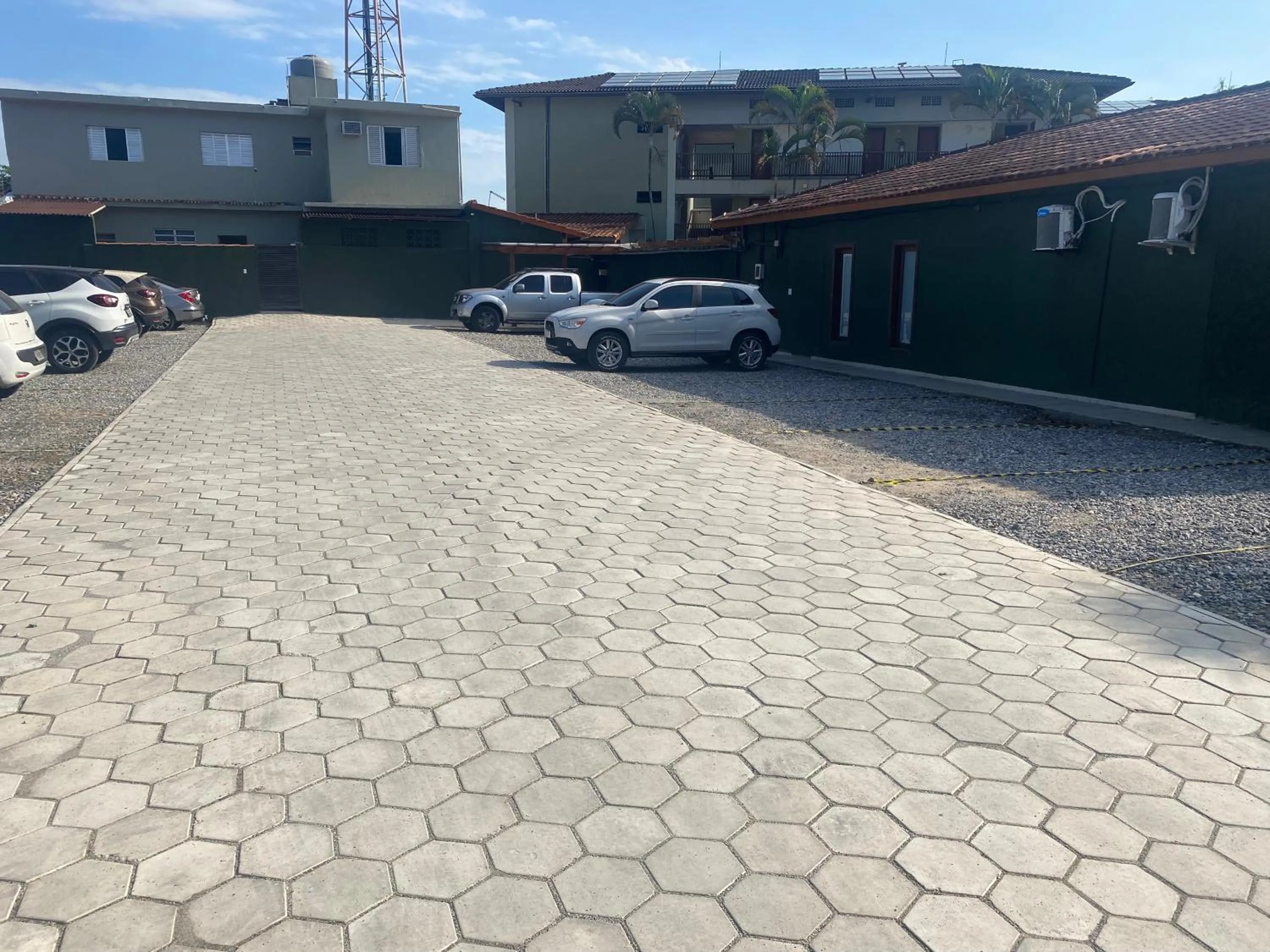 Parking in Hotel Ilhas do Caribe - Na melhor região da Praia da Enseada