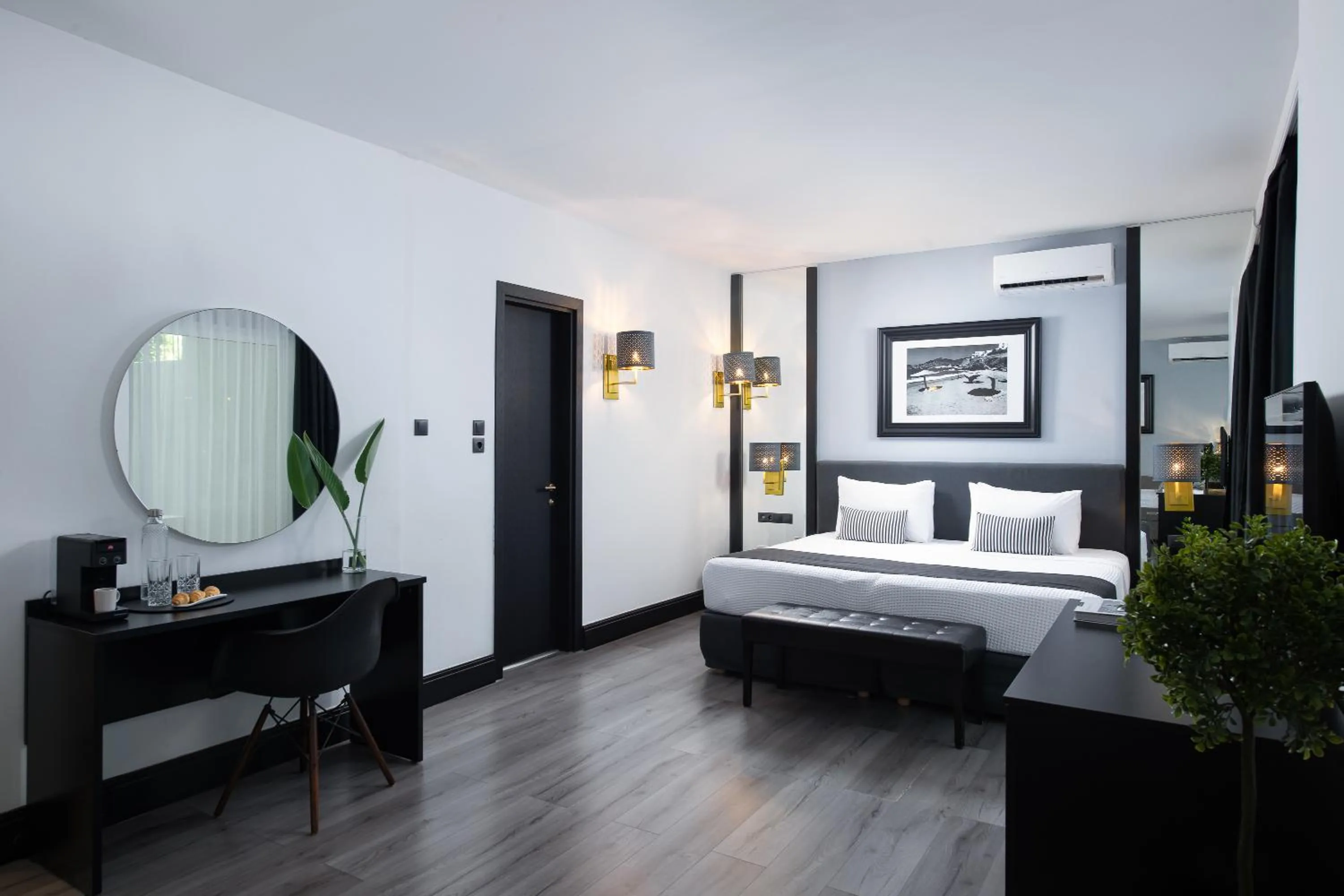 Bedroom, Bed in Athenian Riviera Hotel& Suites