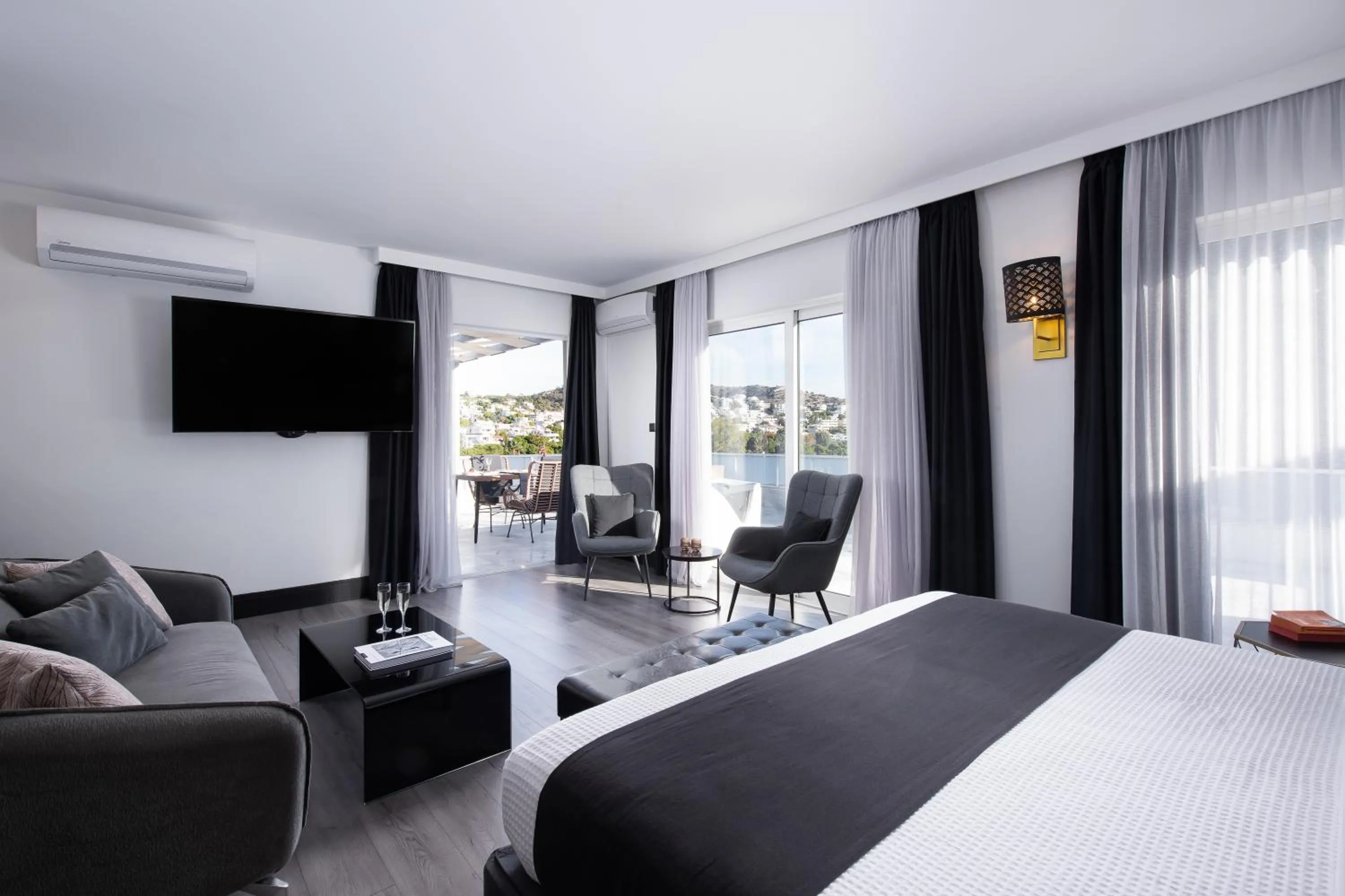Bedroom, Bed in Athenian Riviera Hotel& Suites