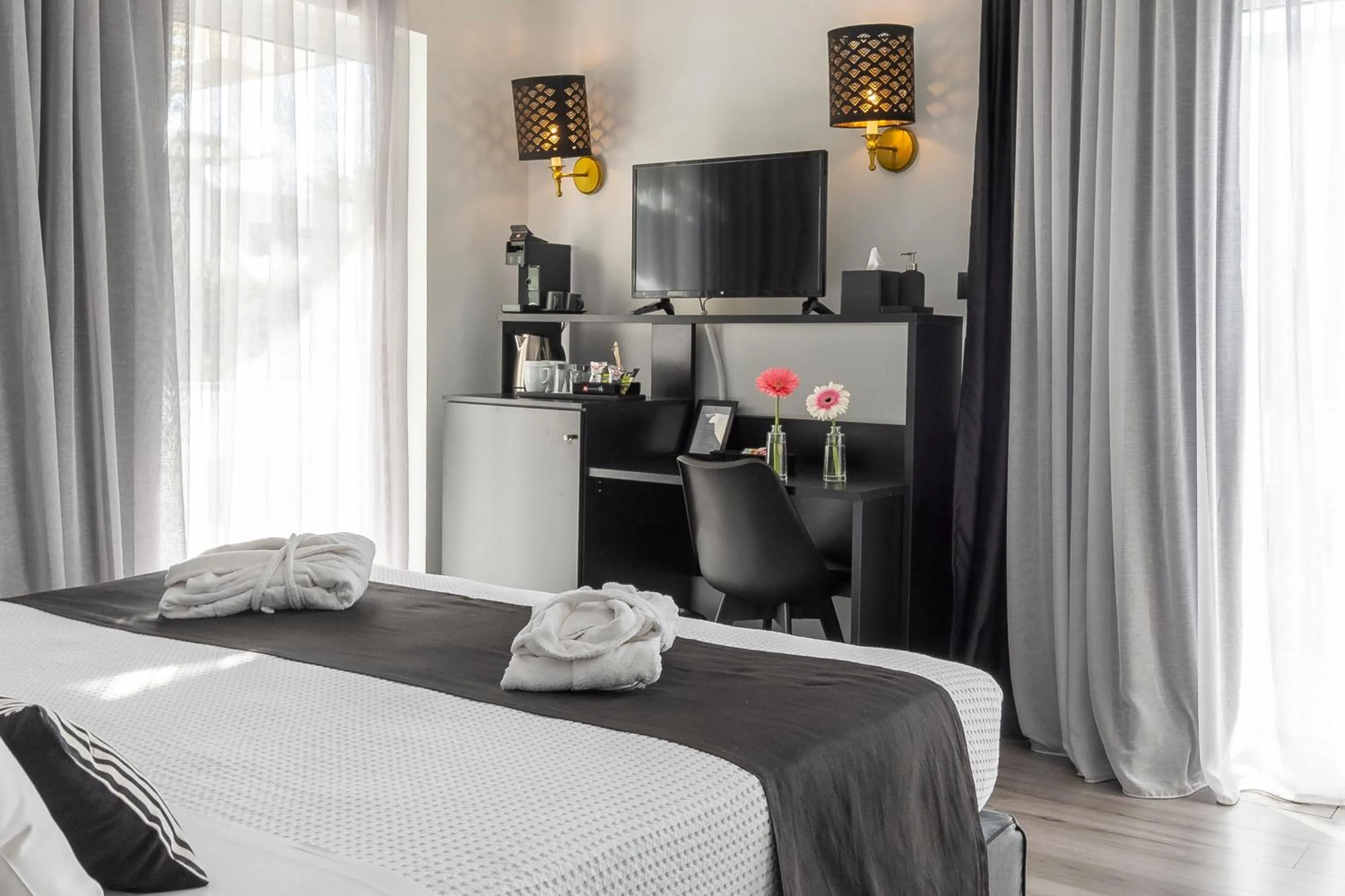Bedroom, Bed in Athenian Riviera Hotel& Suites