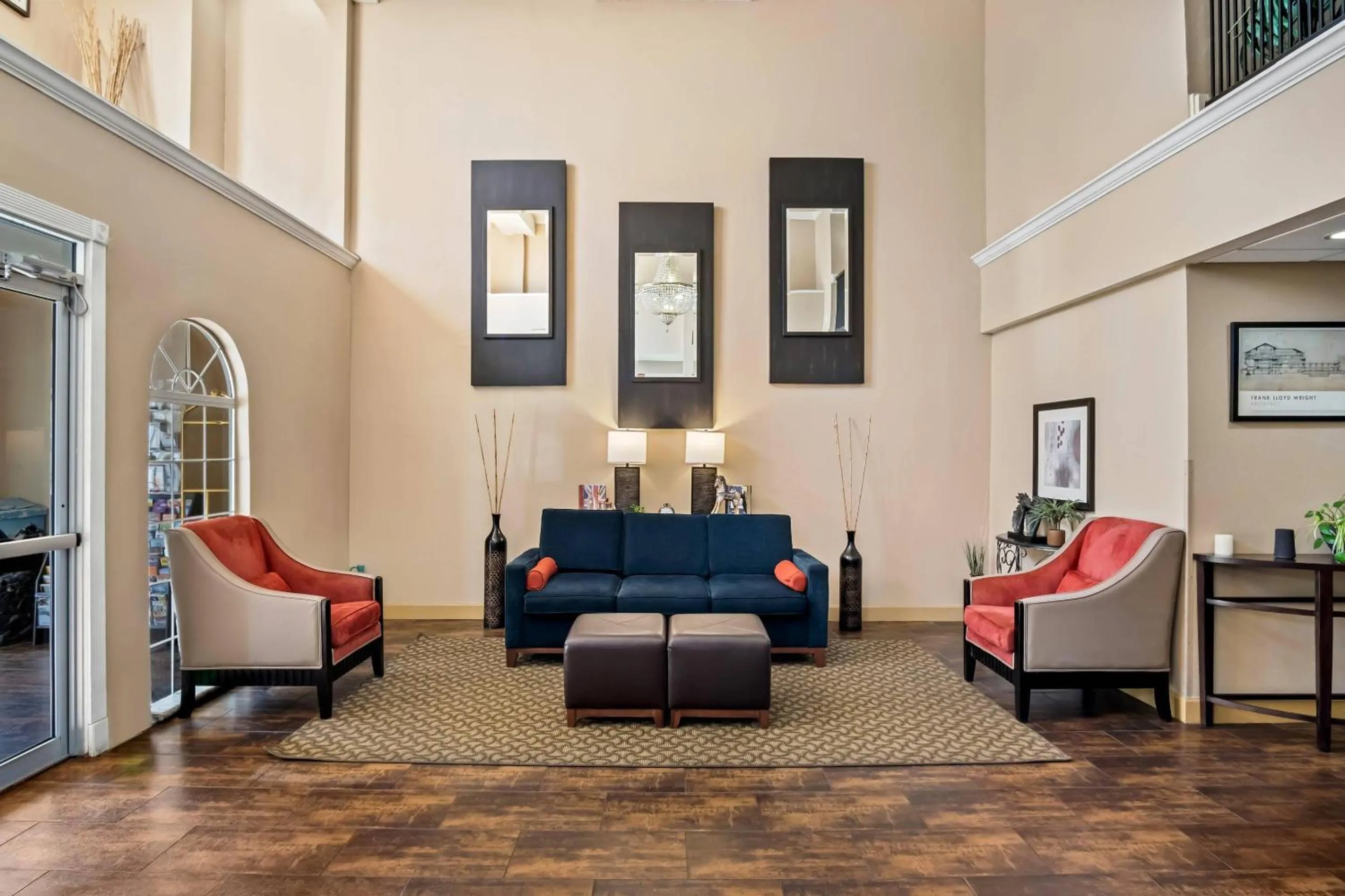 Lobby or reception in Quality Suites Irving-Las Colinas