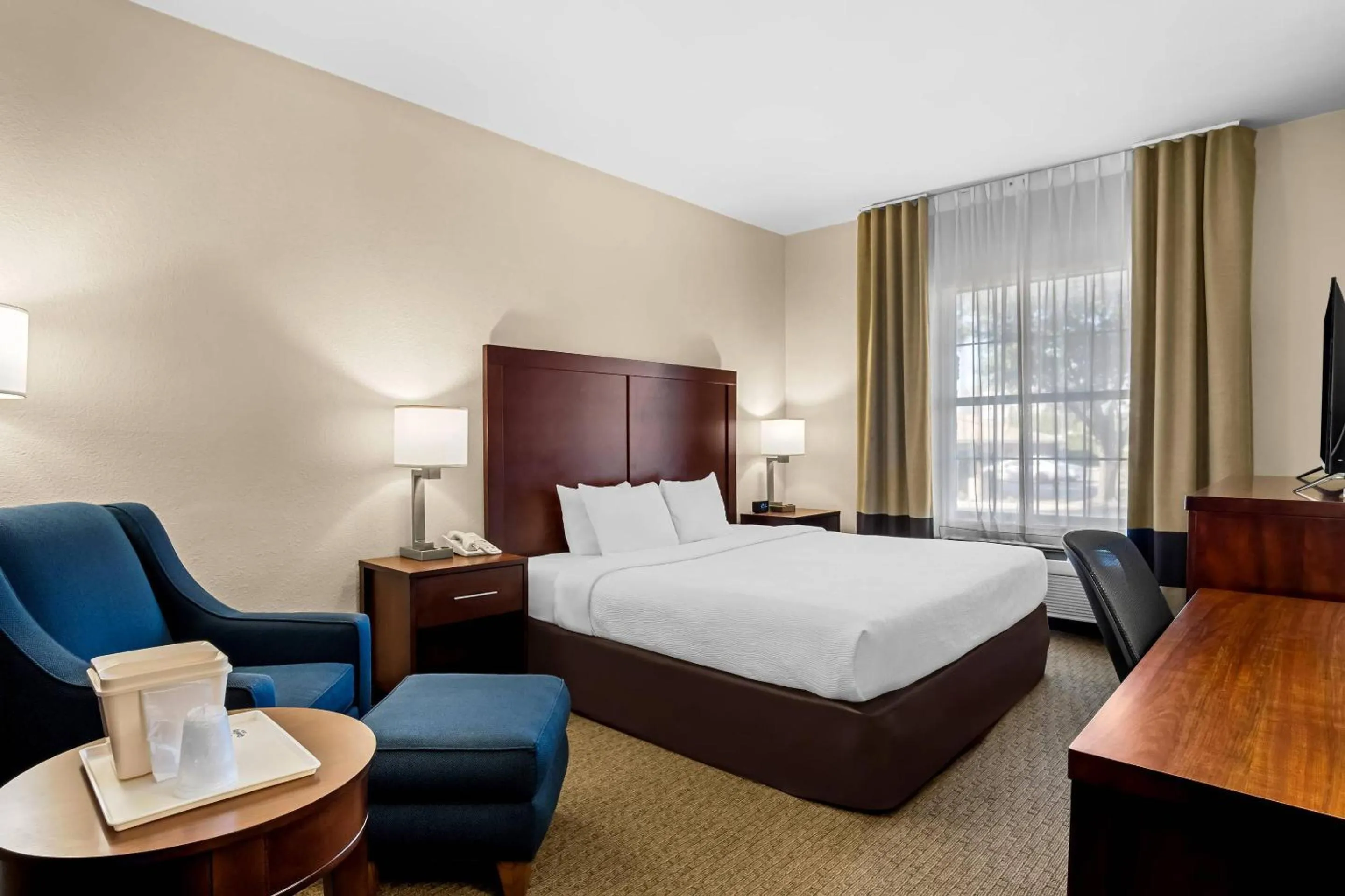 Bedroom, Bed in Quality Suites Irving-Las Colinas