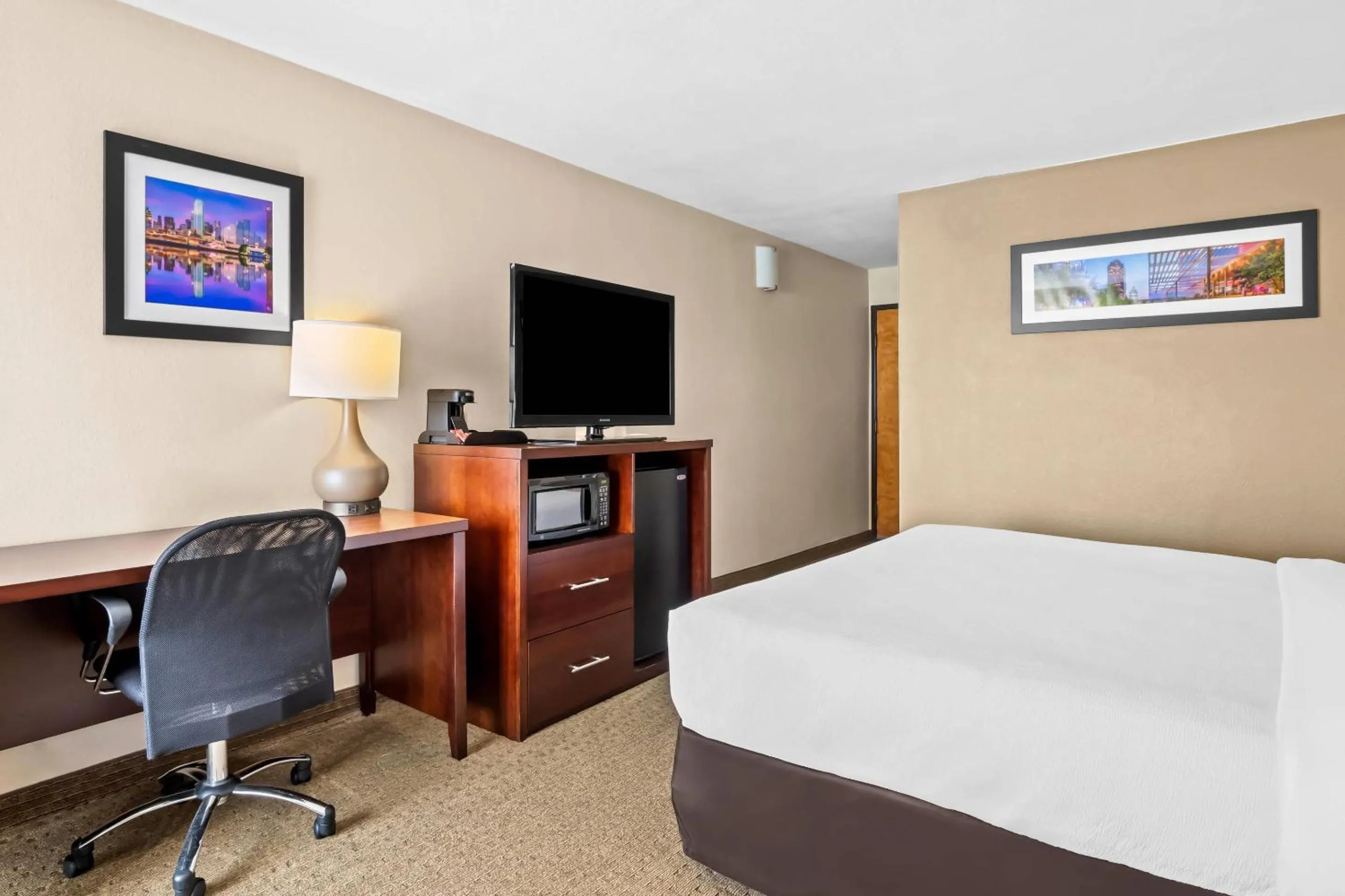Bedroom, Bed in Quality Suites Irving-Las Colinas