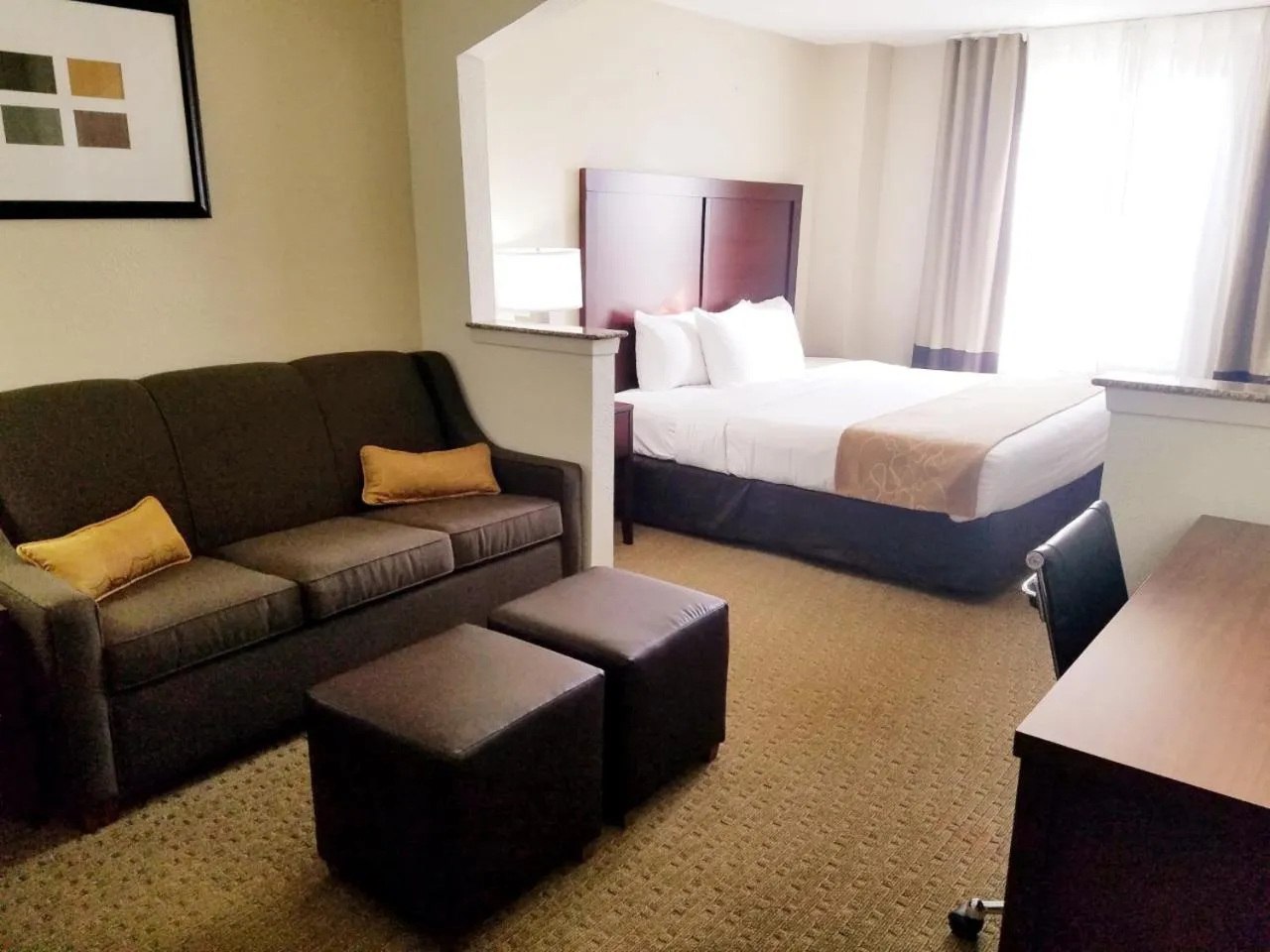 Photo of the whole room, Bed in Quality Suites Irving-Las Colinas