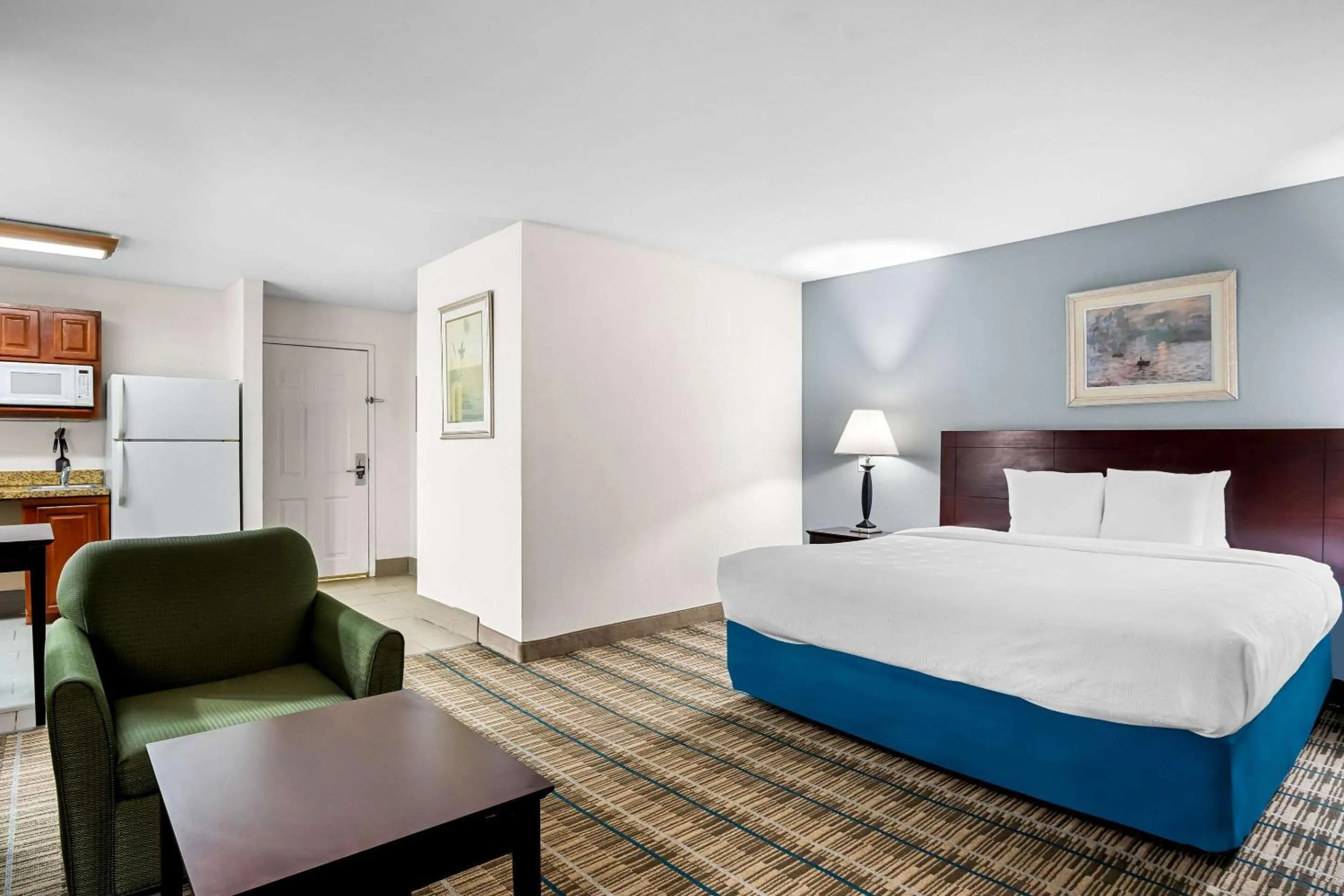 Bedroom, Bed in MainStay Suites Addison-Dallas