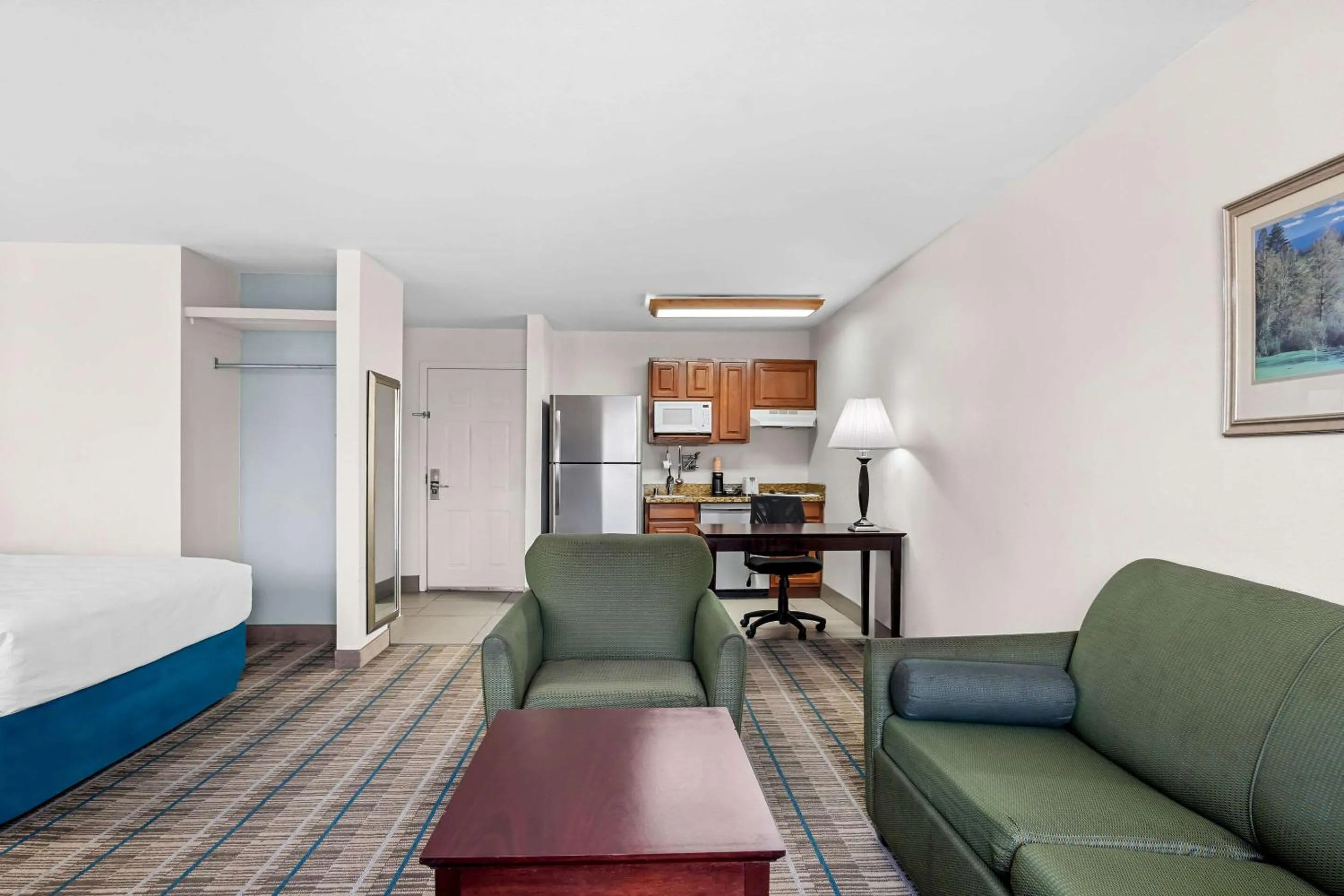 Bedroom, Bed in MainStay Suites Addison-Dallas