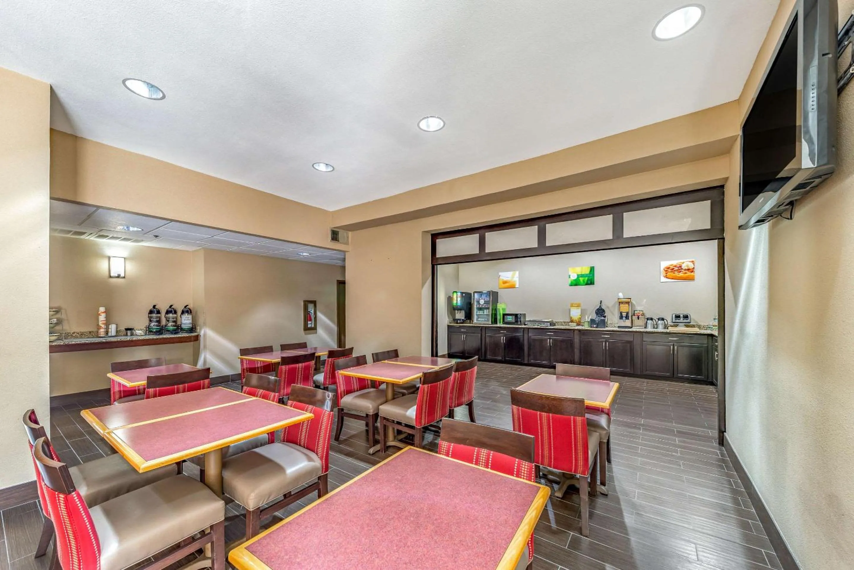 Restaurant/places to eat in Quality Inn West Plano - Dallas