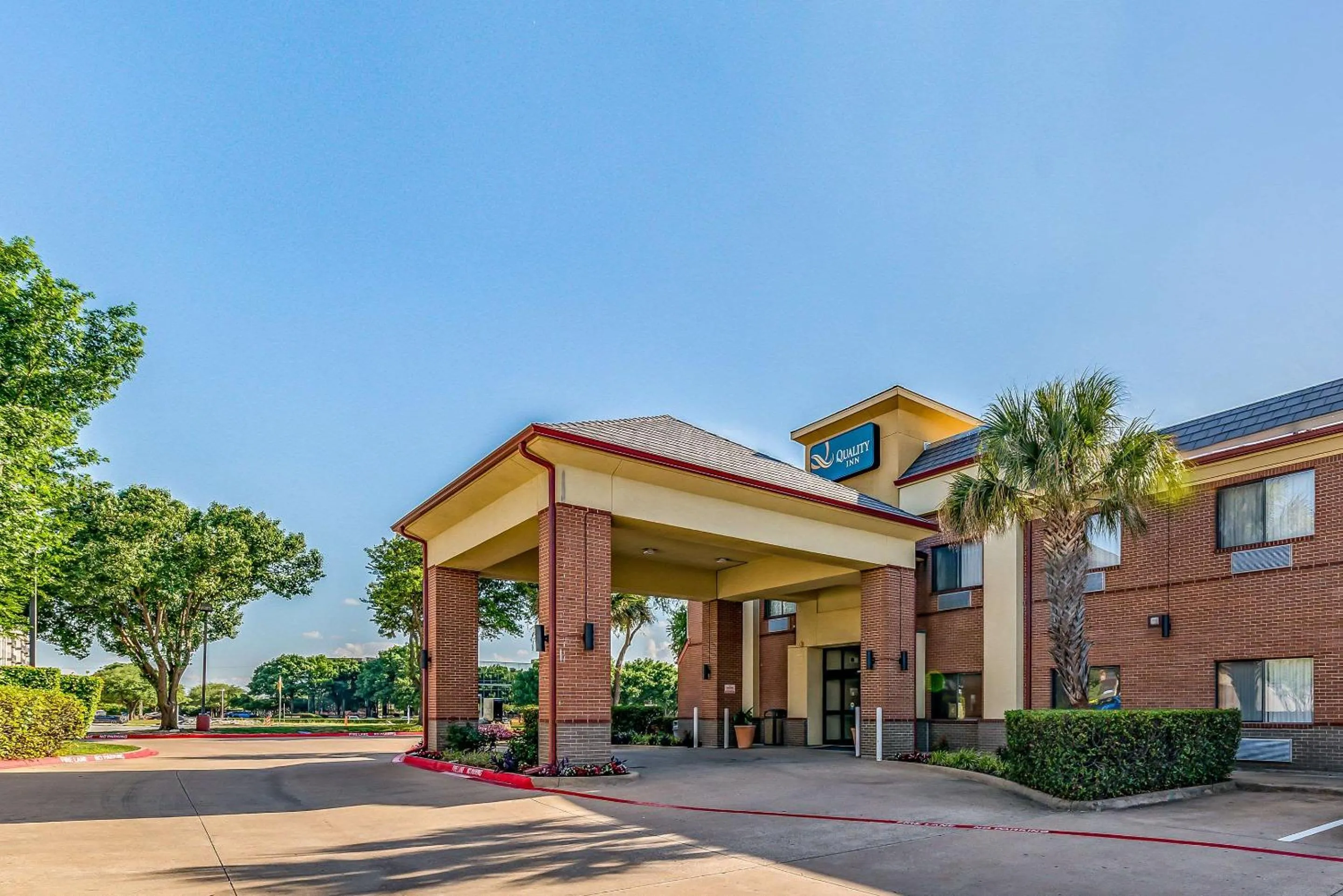Property building in Quality Inn West Plano - Dallas