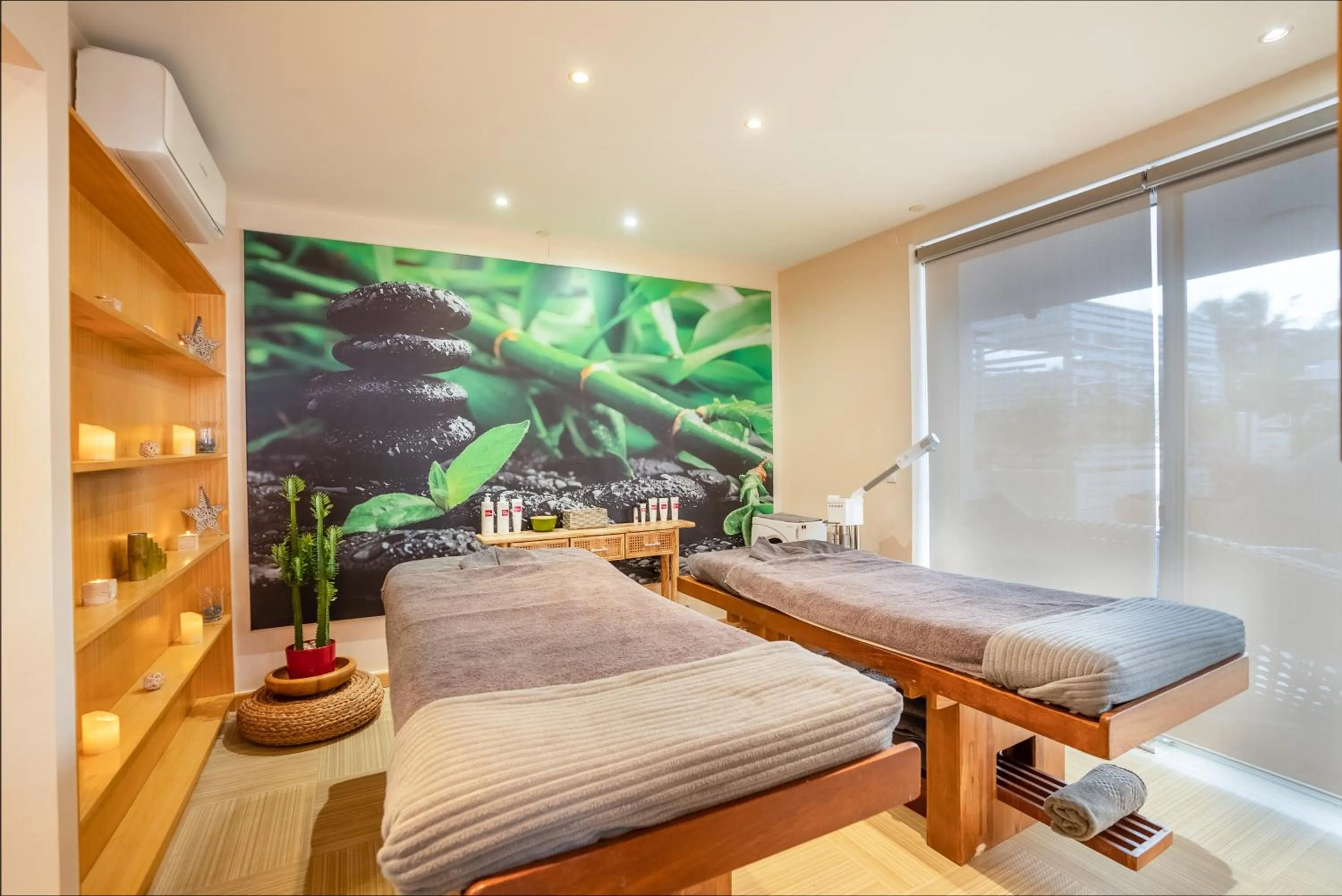 Massage, Bed in Hôtel Le Lagon