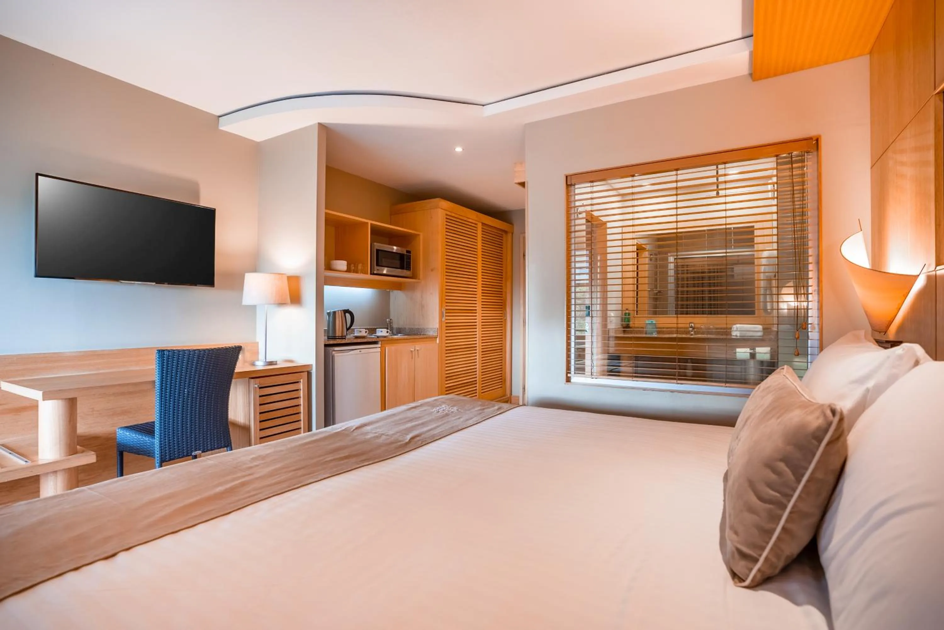 Bedroom, Bed in Hôtel Le Lagon