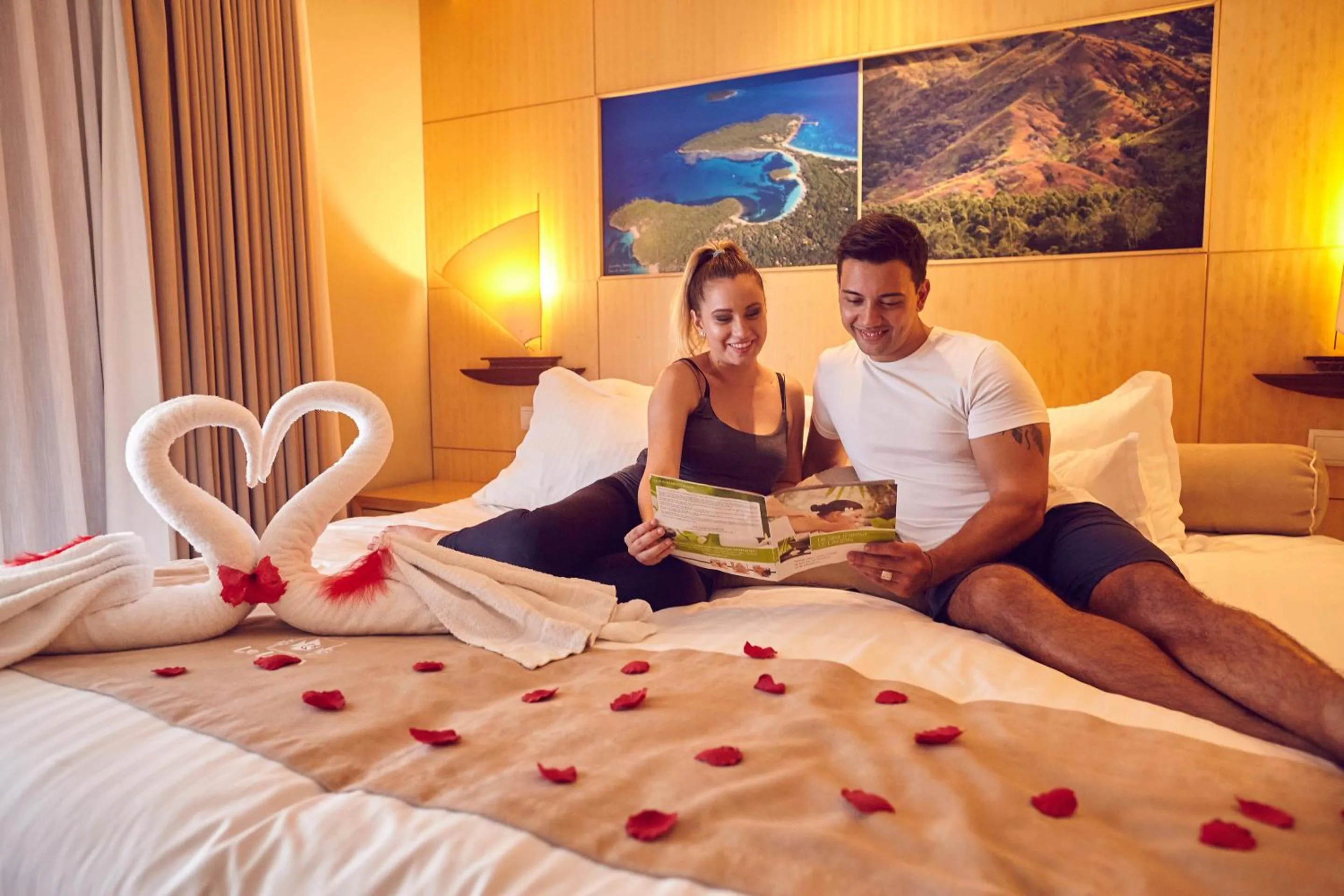 People, Bed in Hôtel Le Lagon