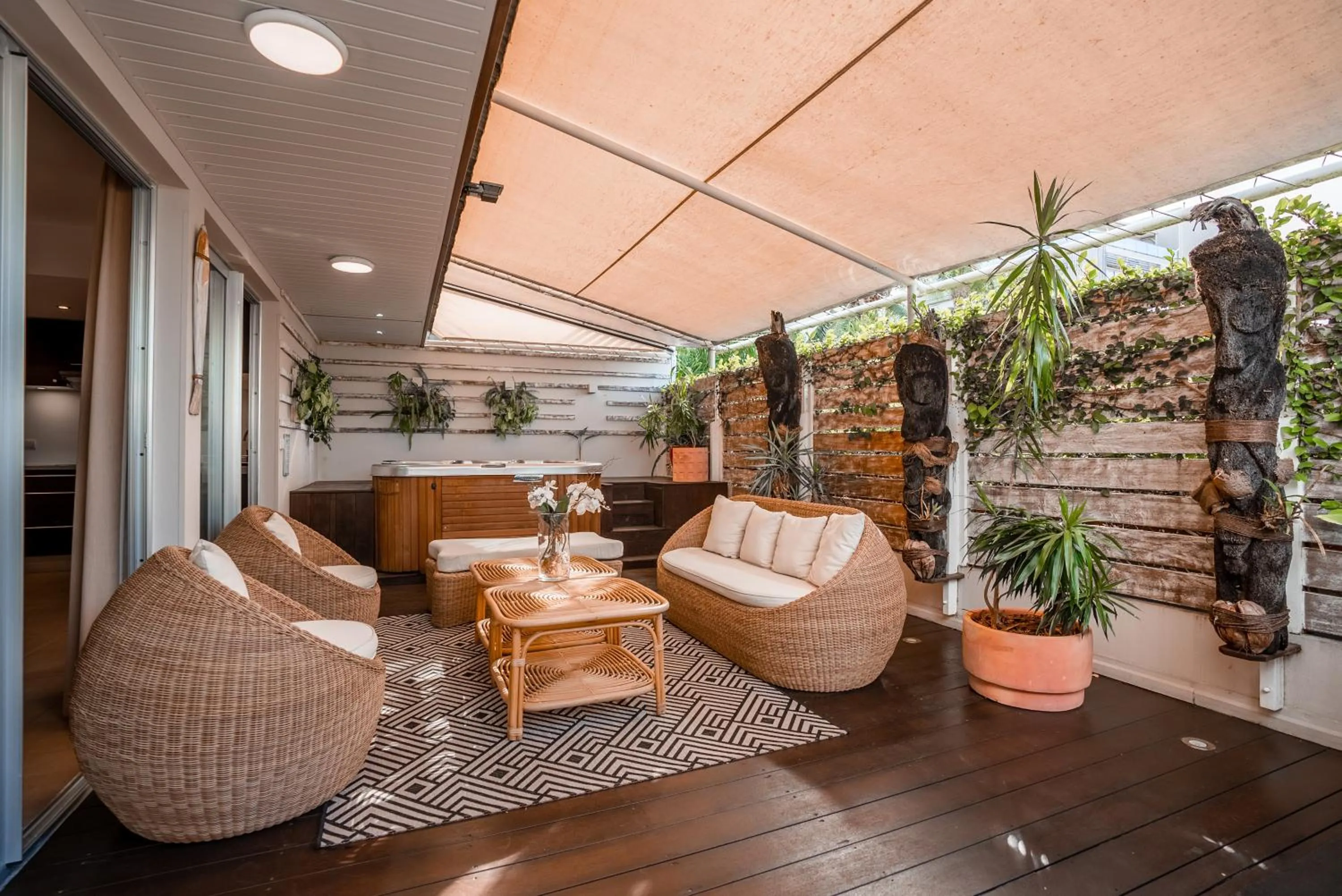 Hot Tub in Hôtel Le Lagon